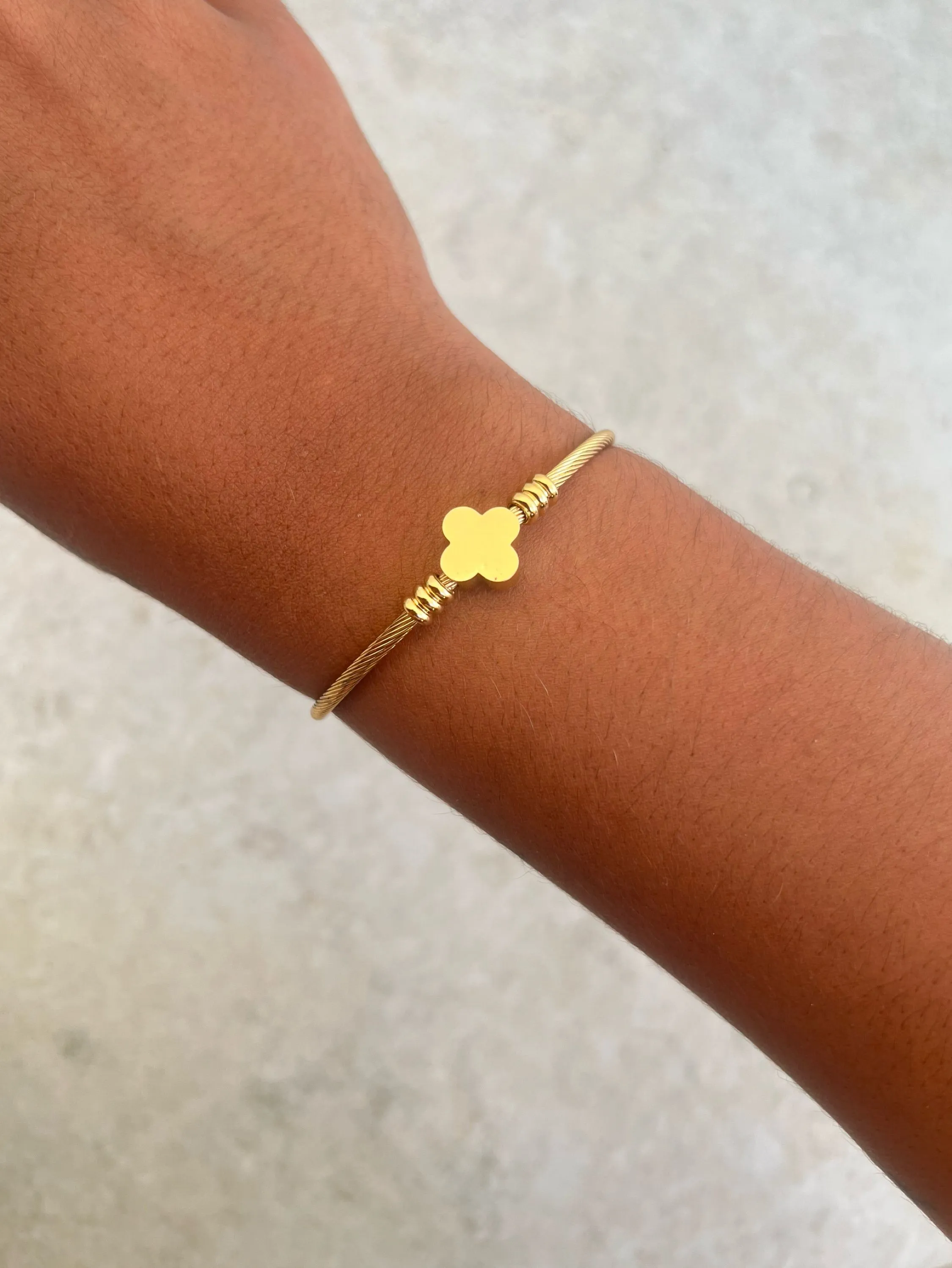 Bracelete fino trevo em AÇO INOXIDÁVEL ✨