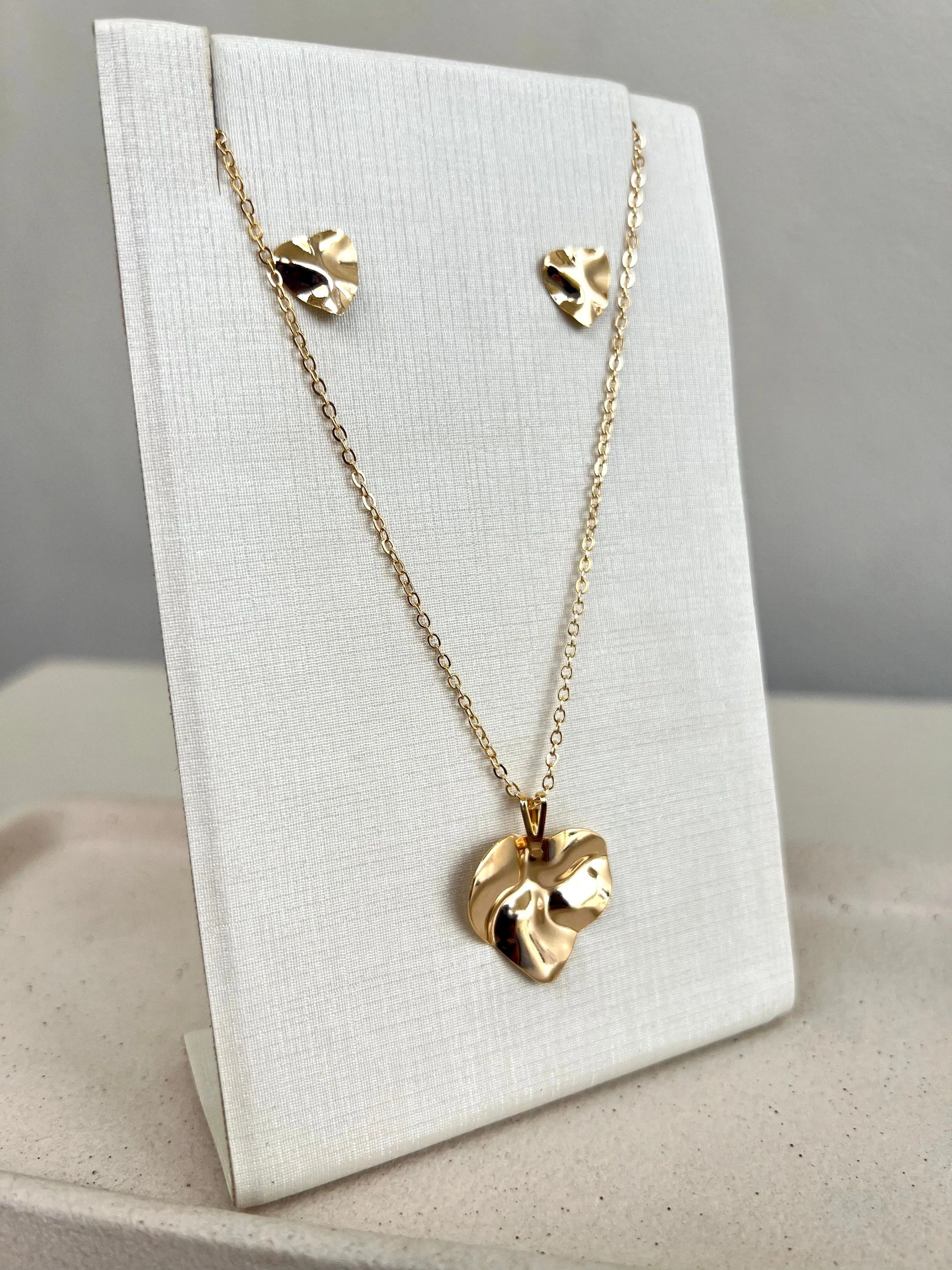 Conjunto delicado pingentes coração