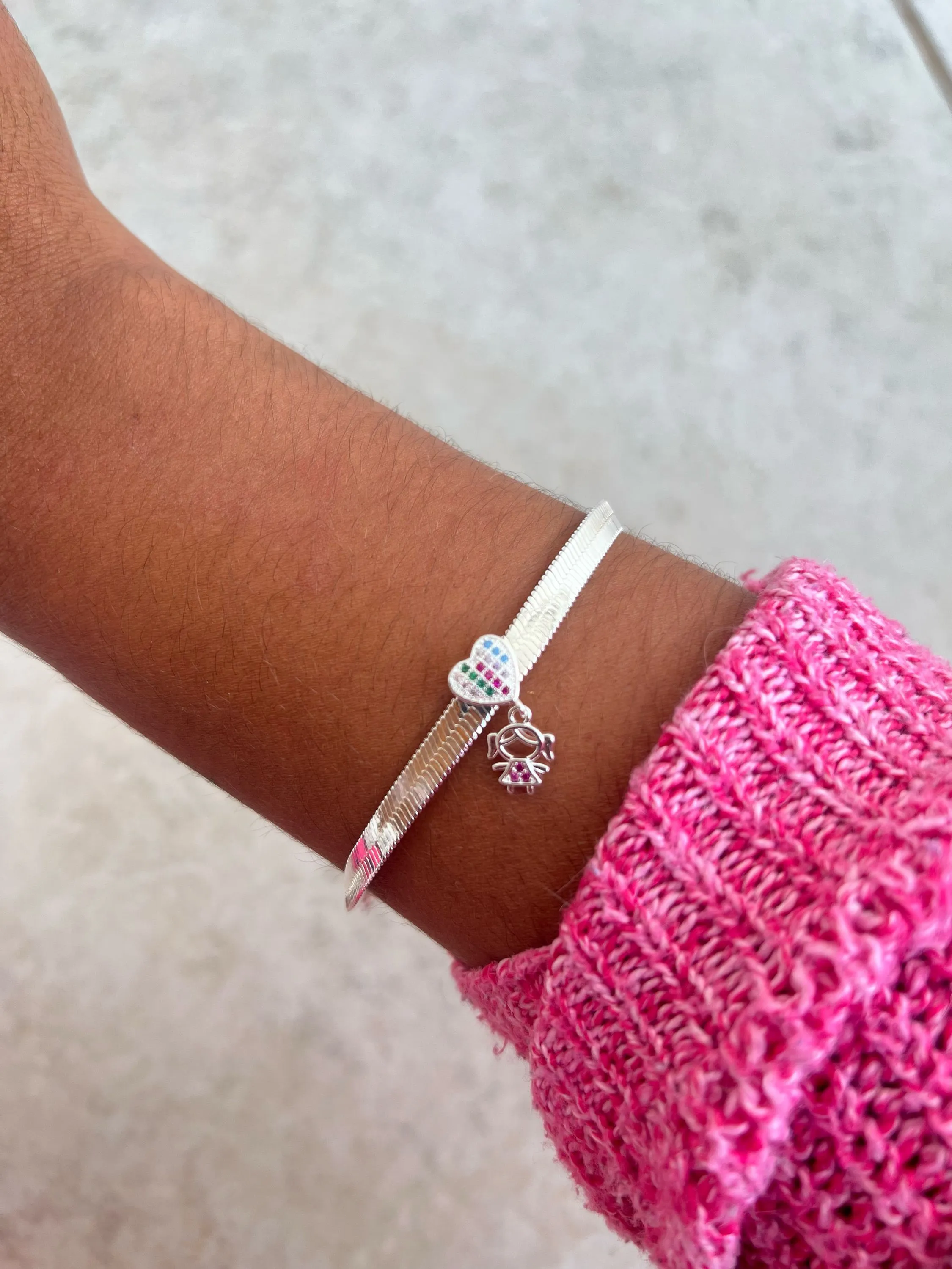 Pulseira fita pingente menina