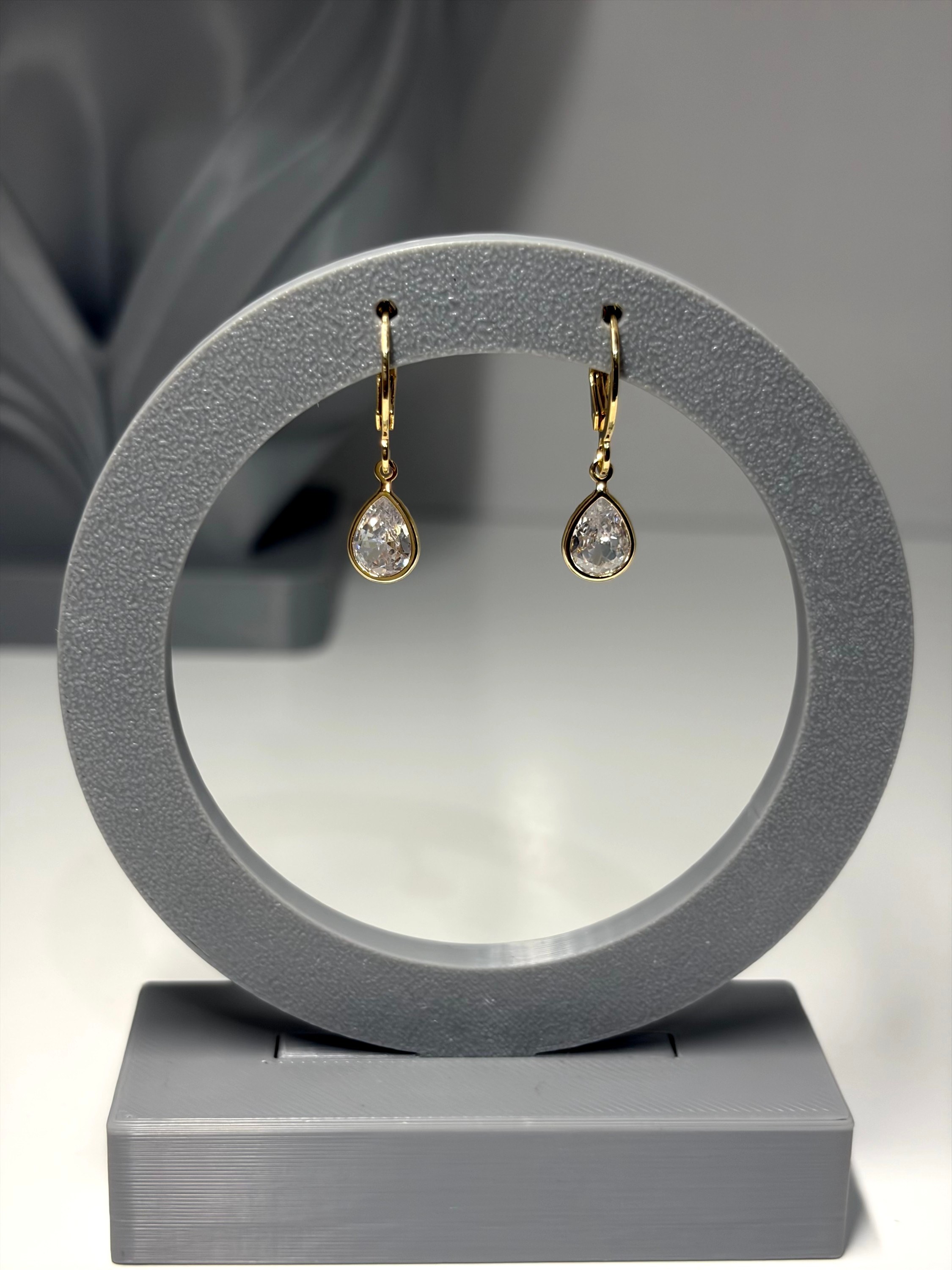 Brinco argolinha com gota