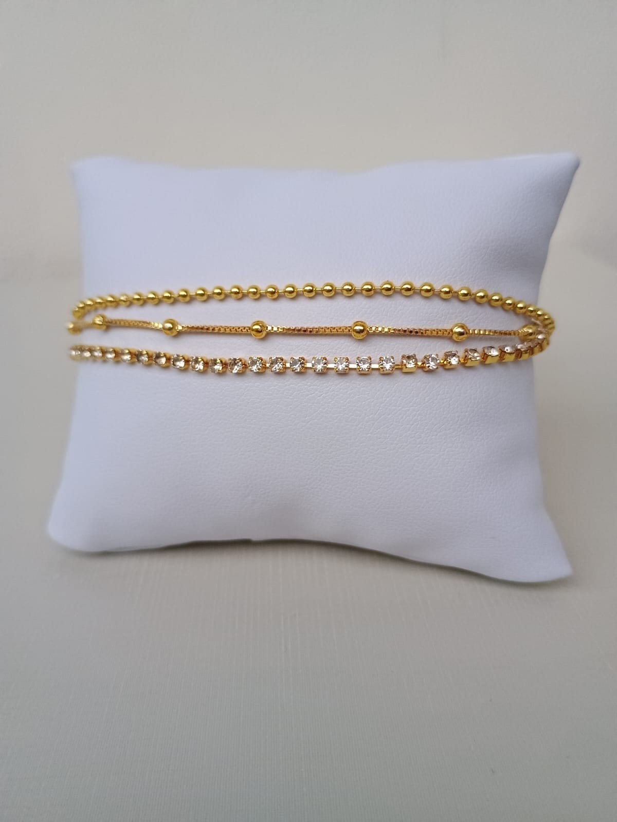 Pulseira tripla com bolinhas e strass