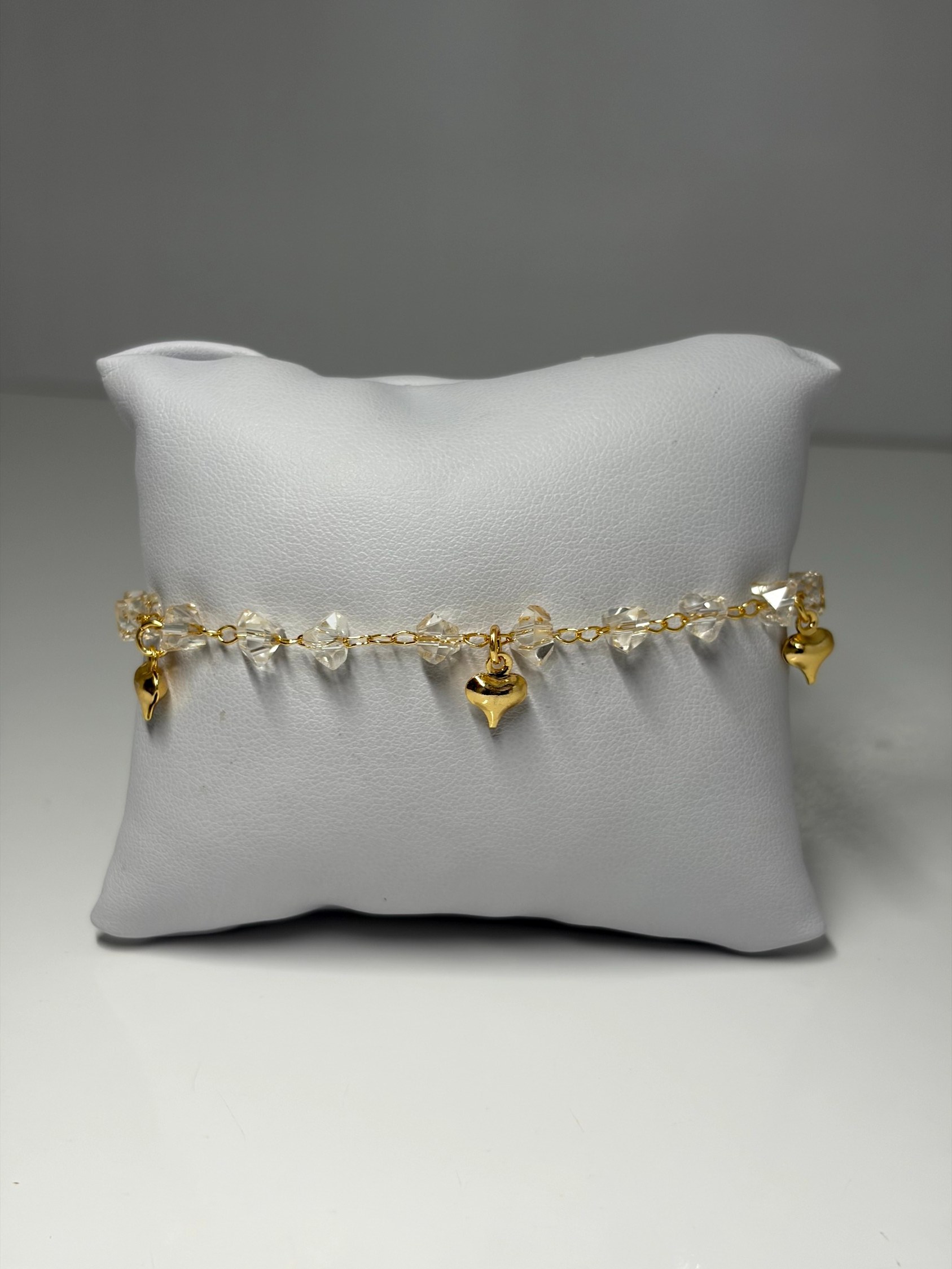 Pulseira com cristais e corações