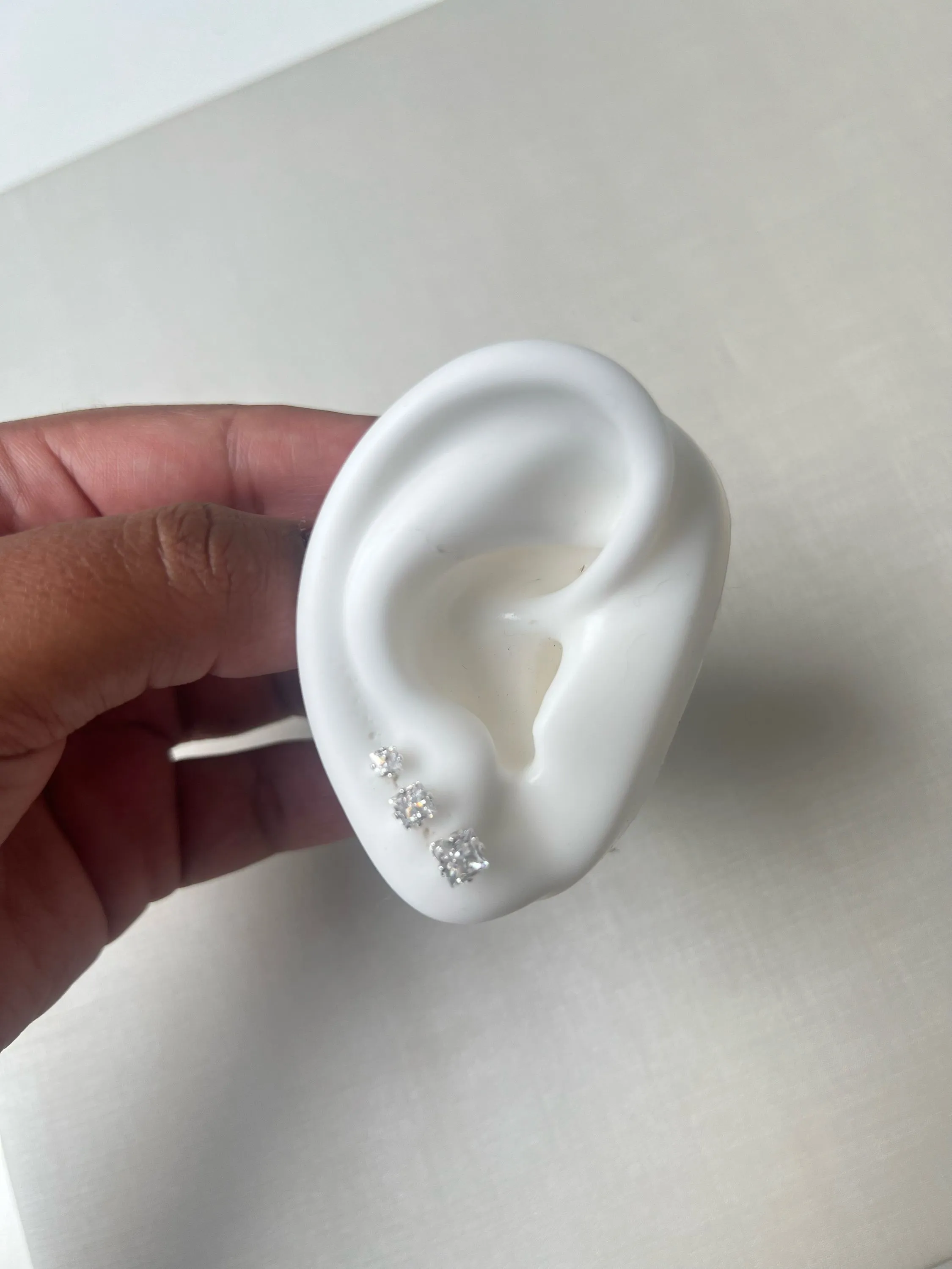 Trio de brinco com pedras em zircônia