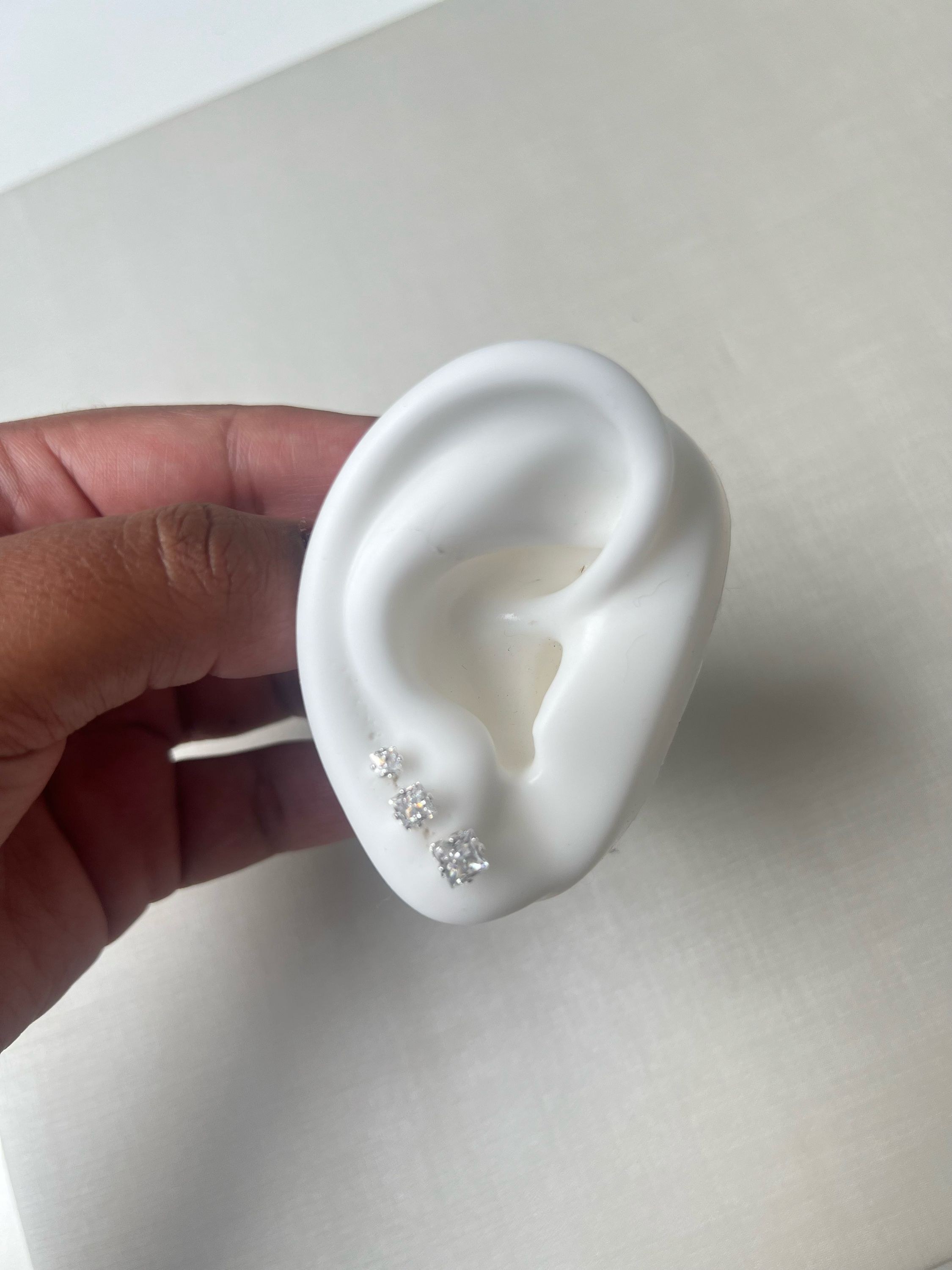 Trio de brinco com pedras em zircônia