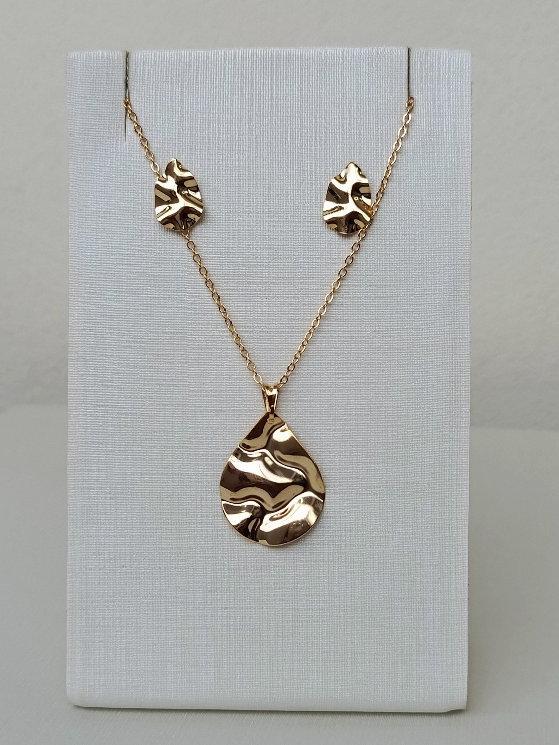 Conjunto orgânico dourado