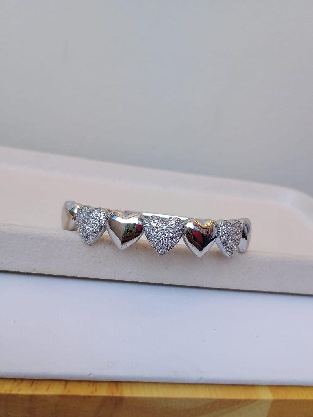 Bracelete de corações cravejado