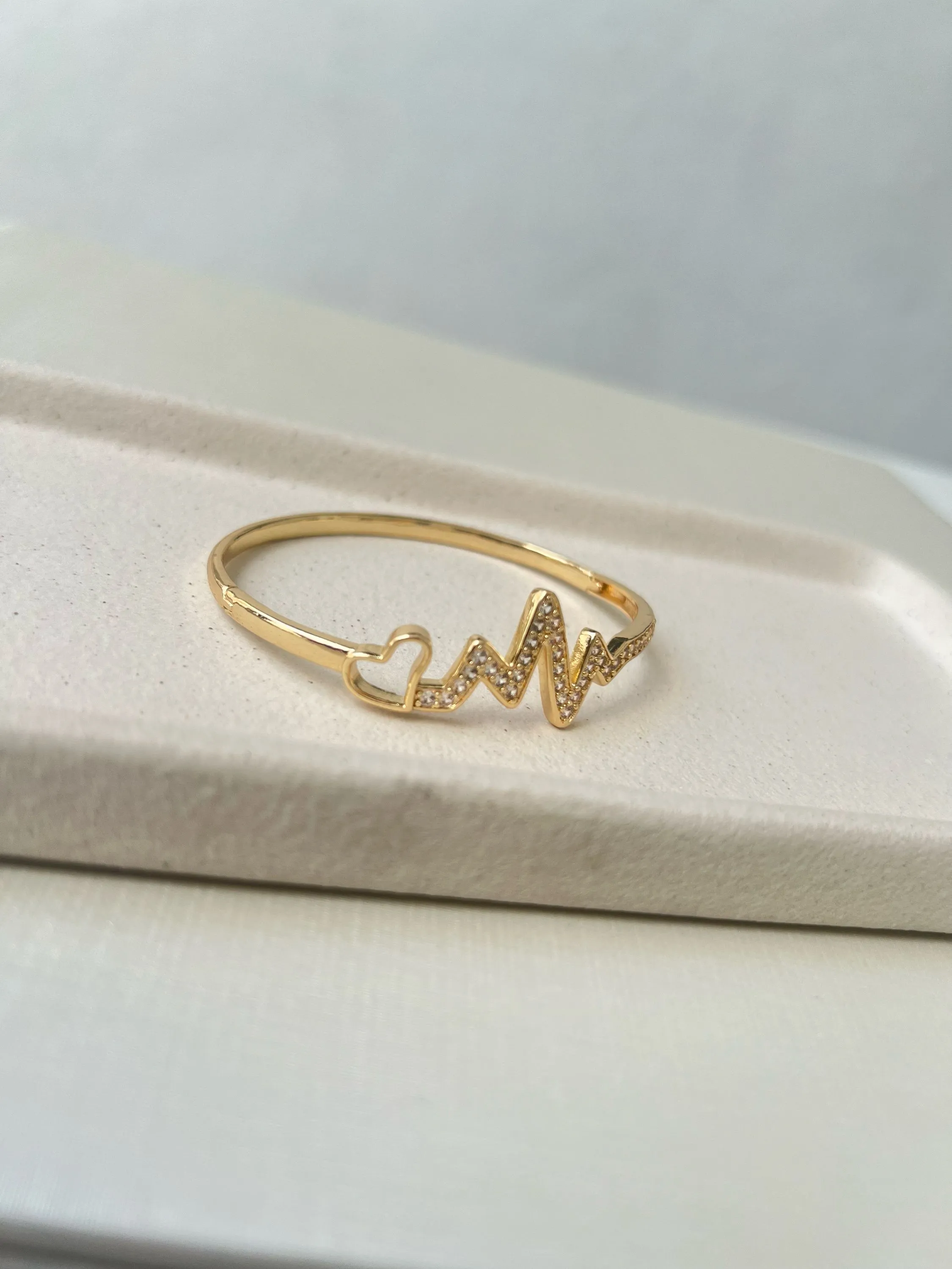 Bracelete modelo batidas