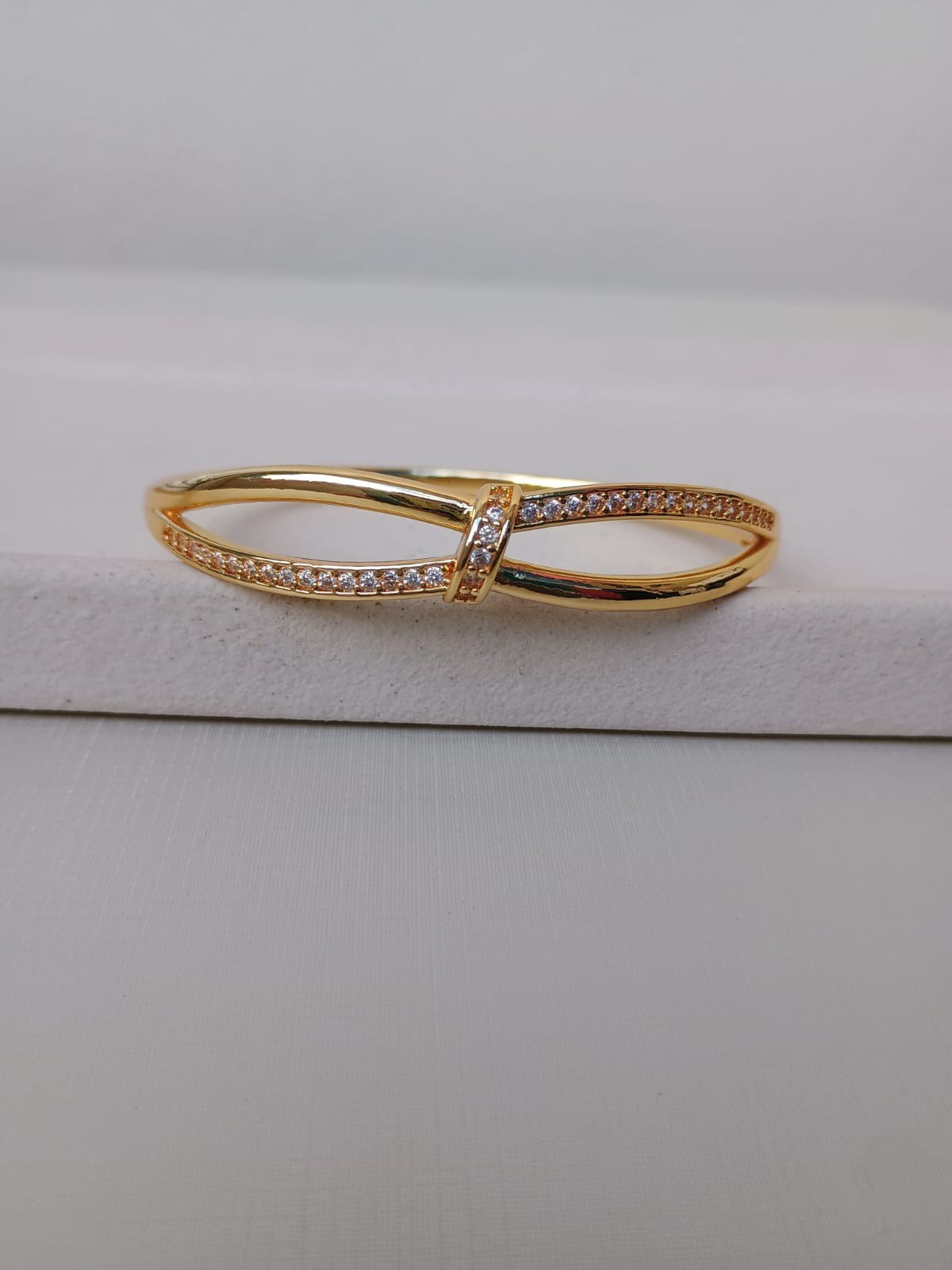 Bracelete cruzado