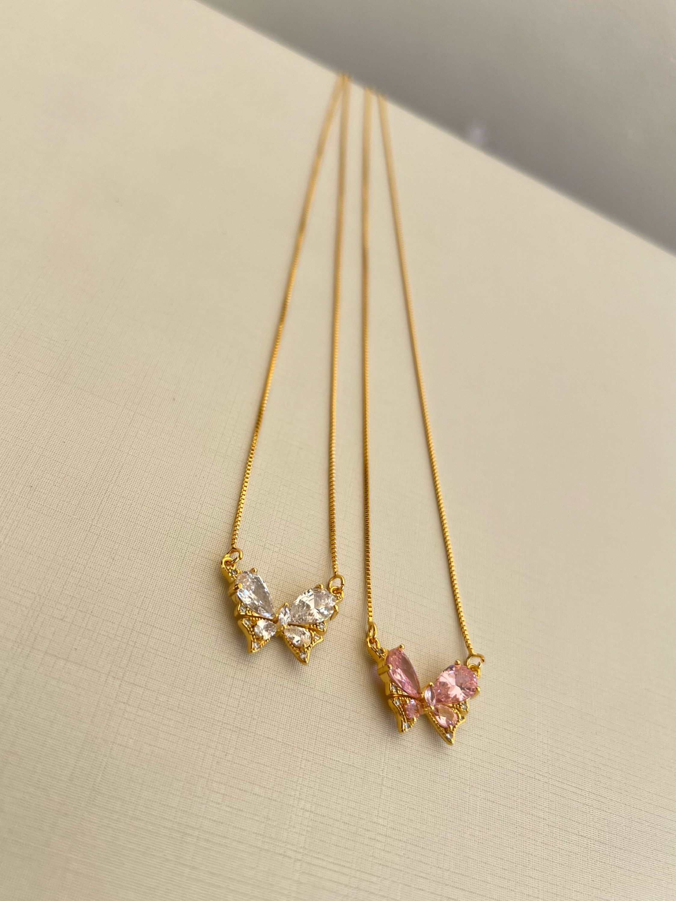 Colar borboleta cravejado