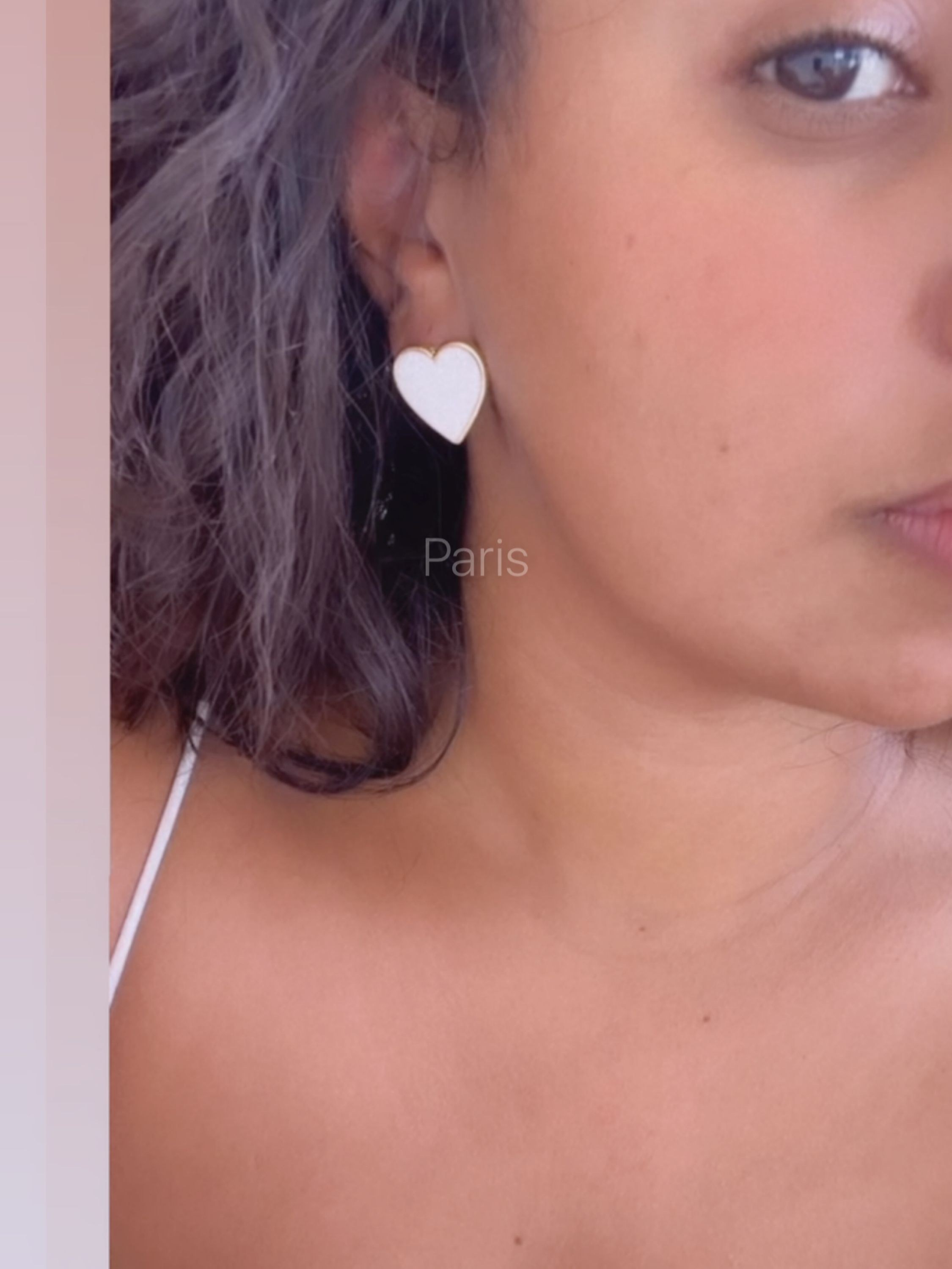 Brinco coração resinado