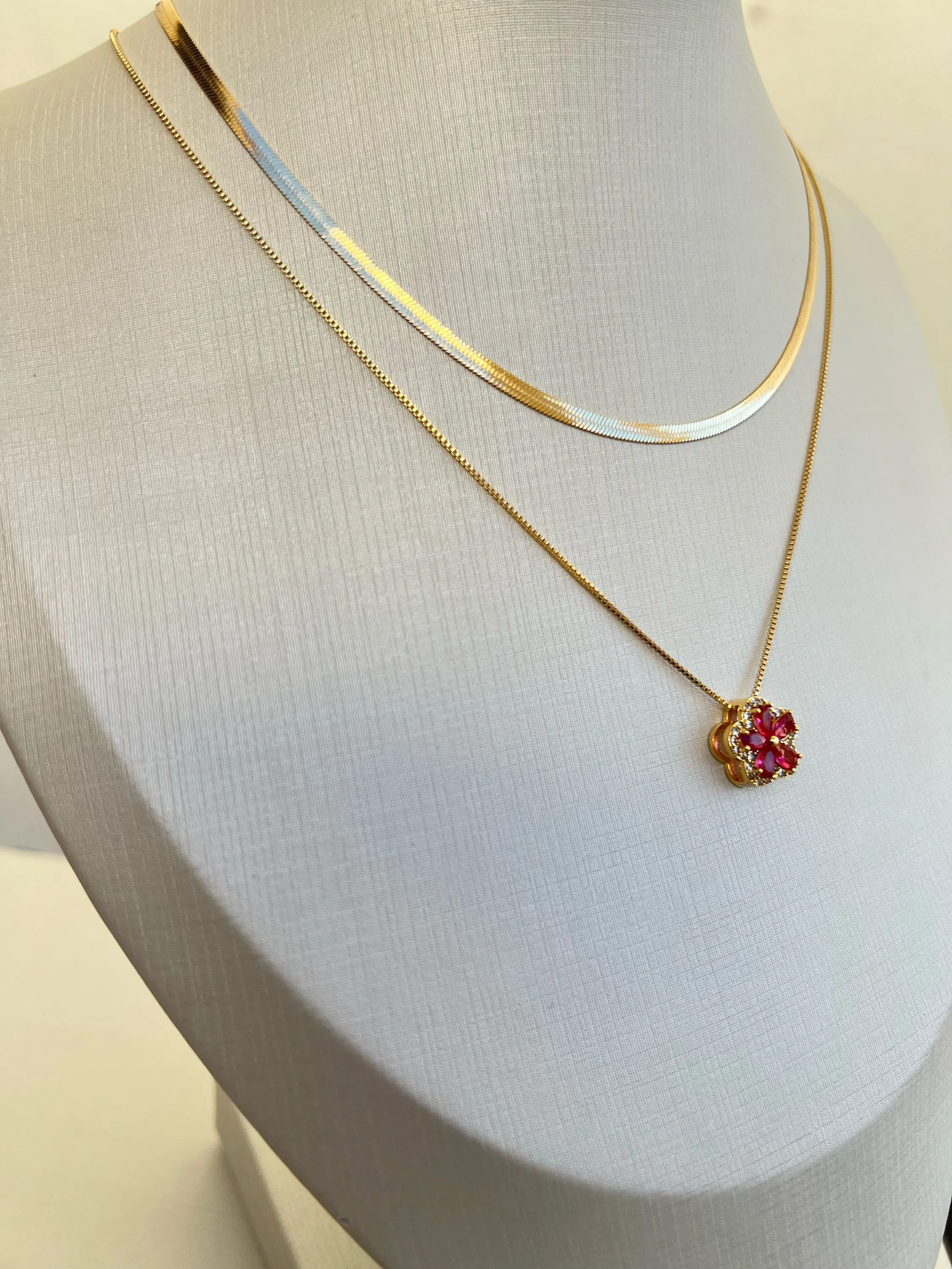 Colar duplo pingente flor
