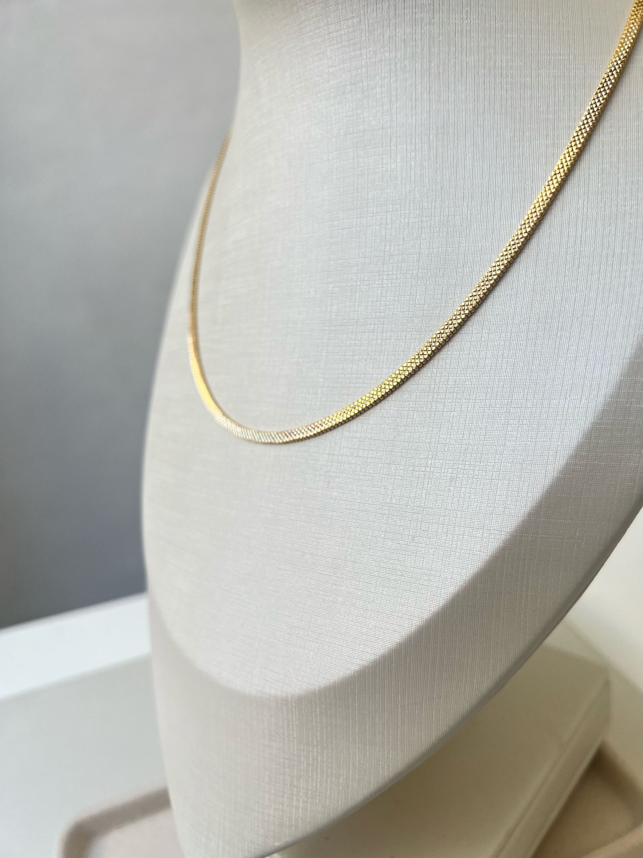 Colar fita texturizada