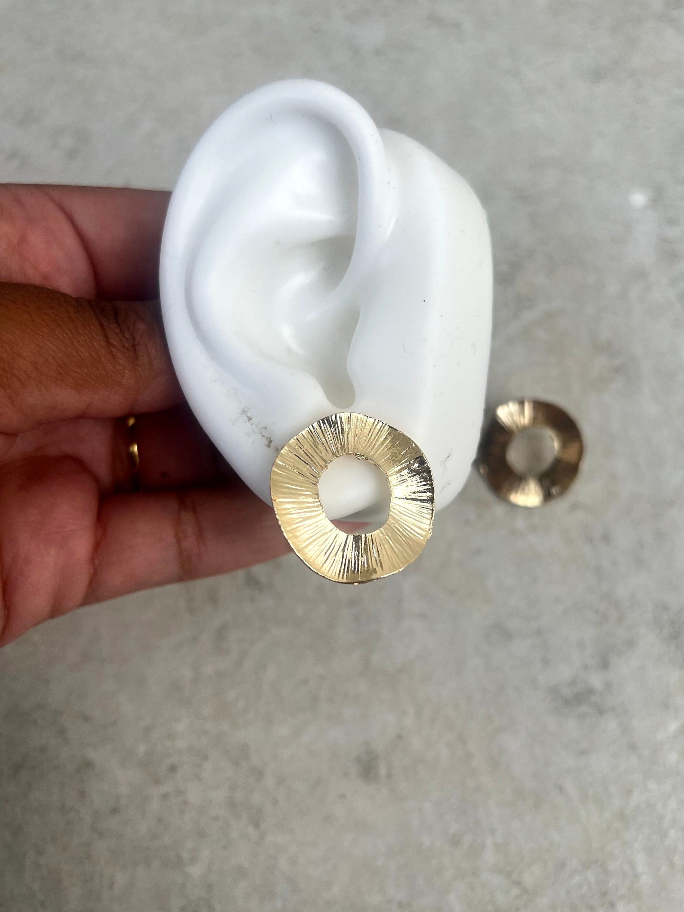 Brinco argola fechada