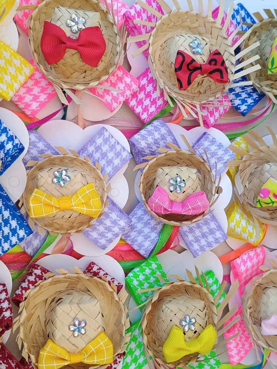 Pacote com 12 unidades de presilhas para festa junina