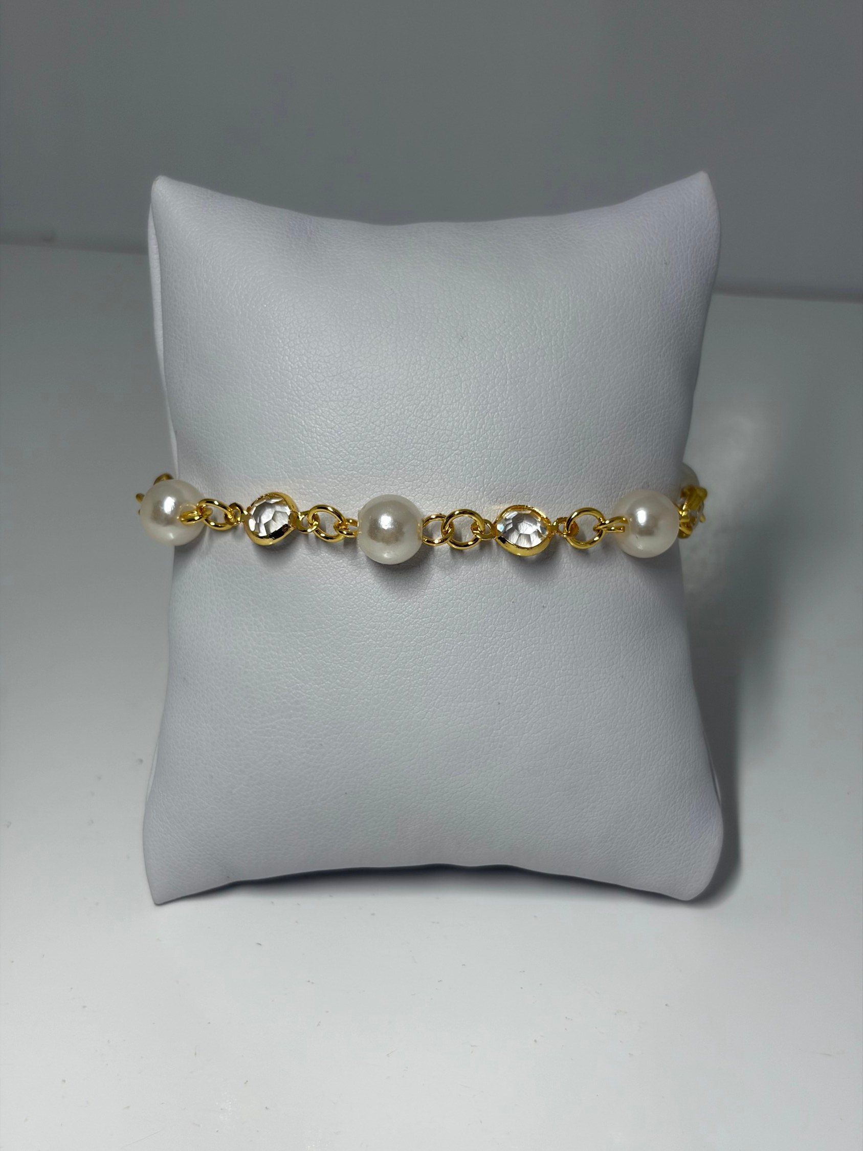 Pulseira com pérolas e cristais