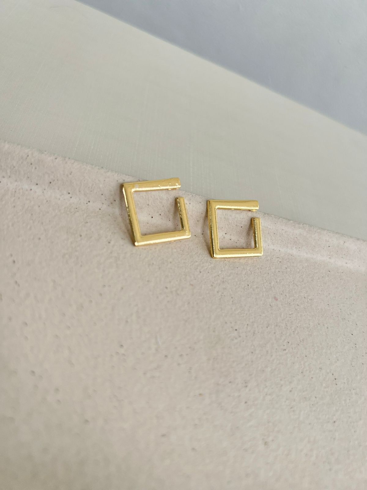 Brincos liso quadrado