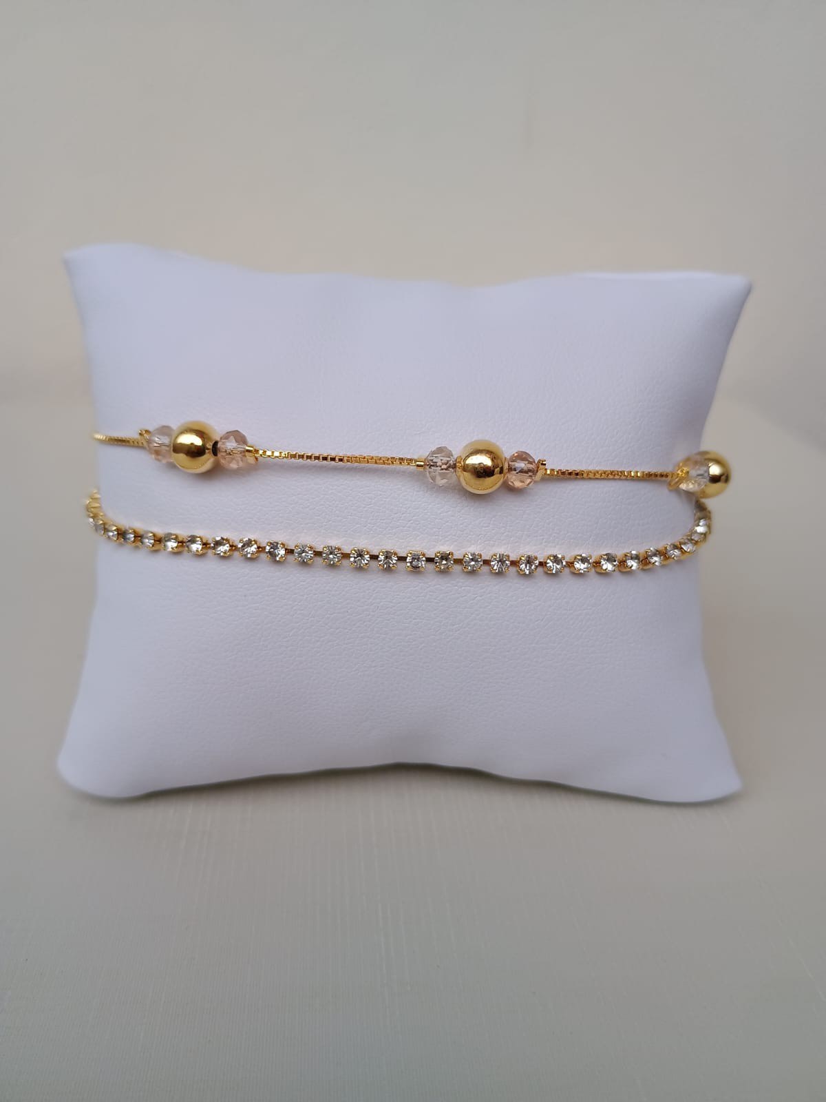 Pulseira dupla com bolinhas e cristais e strass