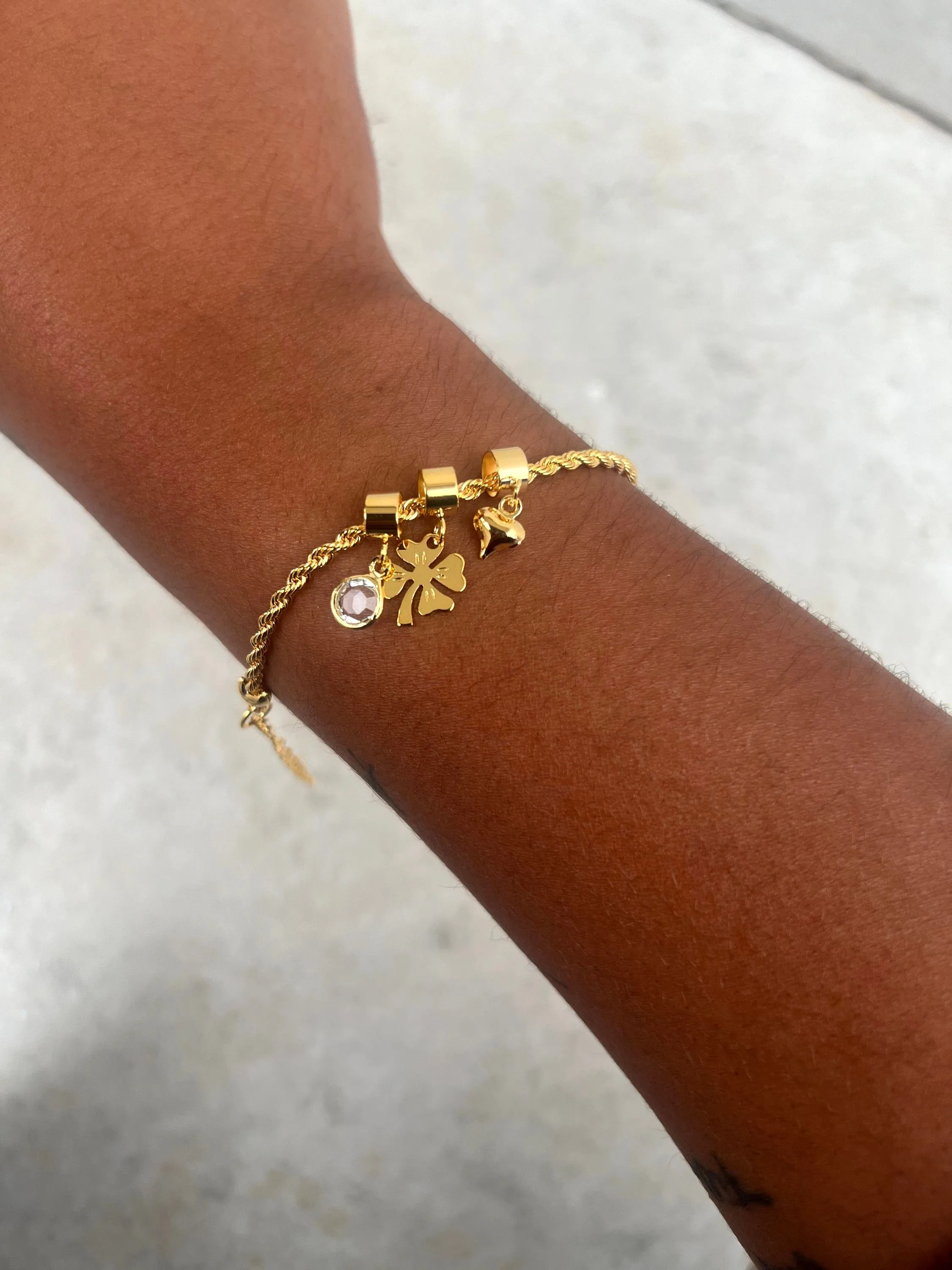 Pulseira cordão baiano pingentes trevo,coração,ponto de luz