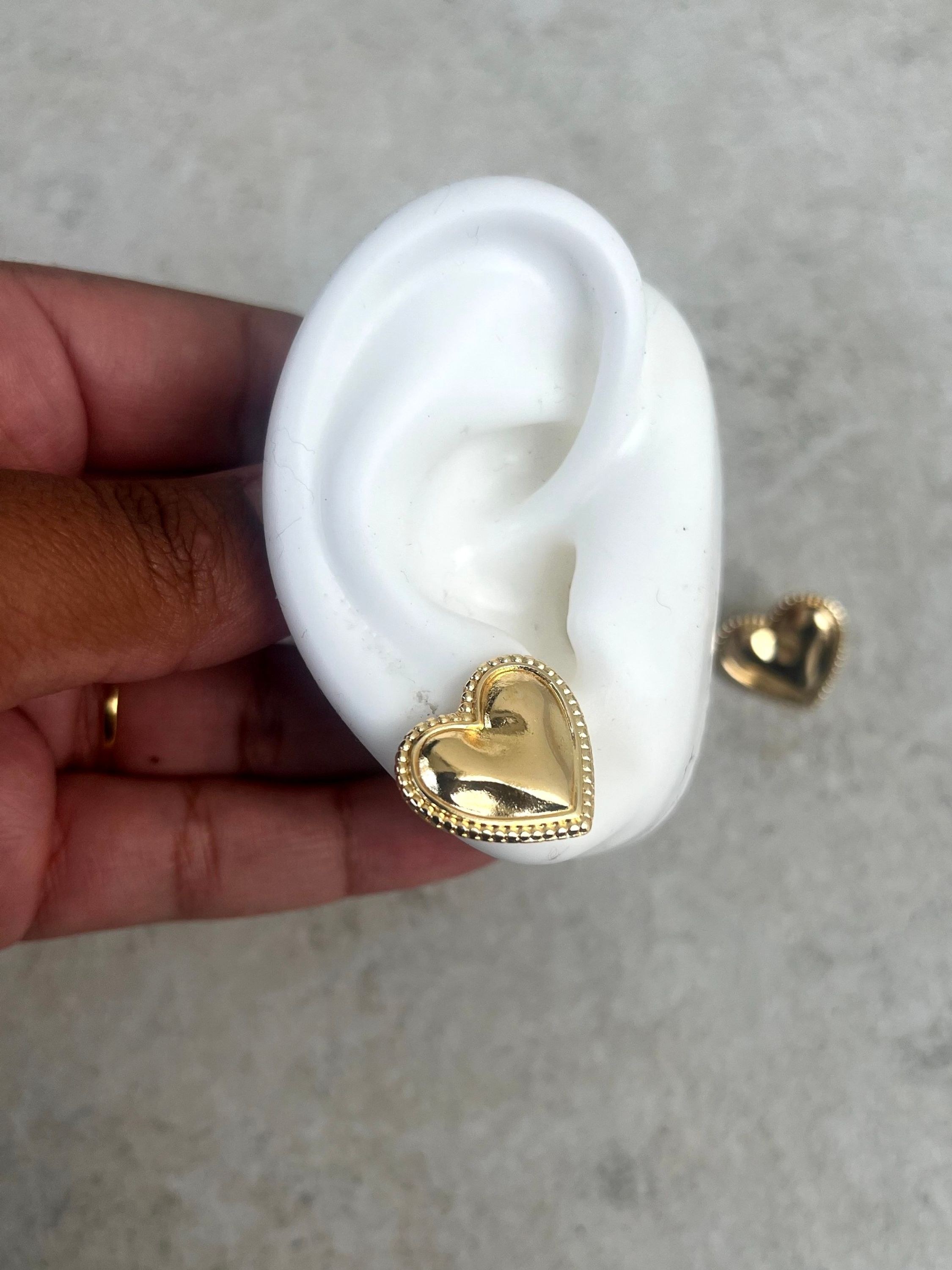 Brinco coração liso