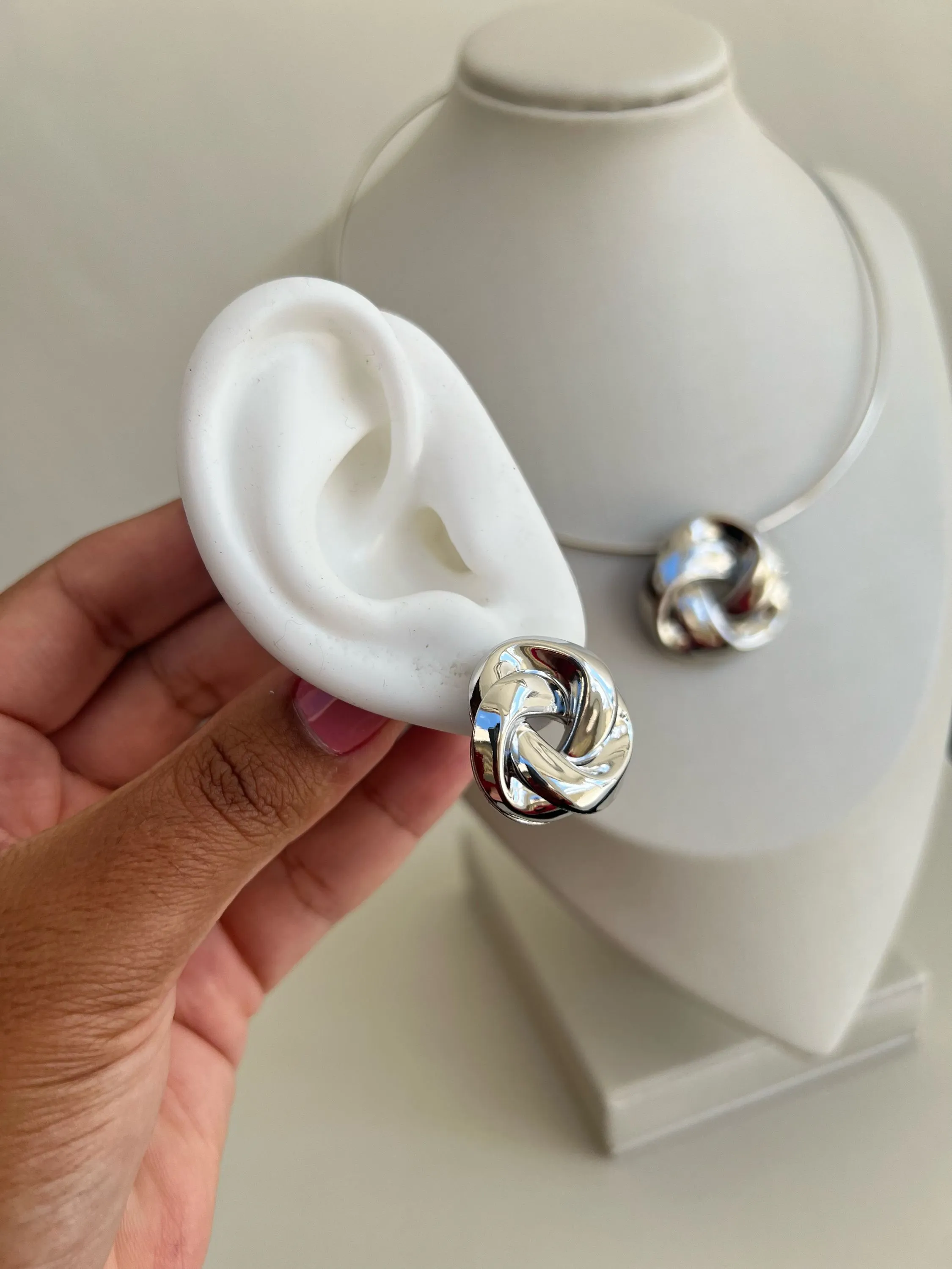 Conjunto choker e brinco modelo orgânico