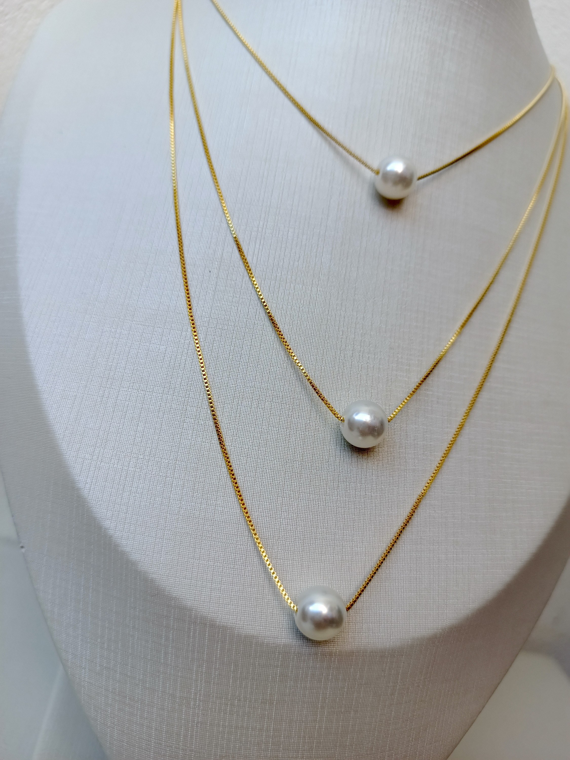 Colar triplo com pérolas