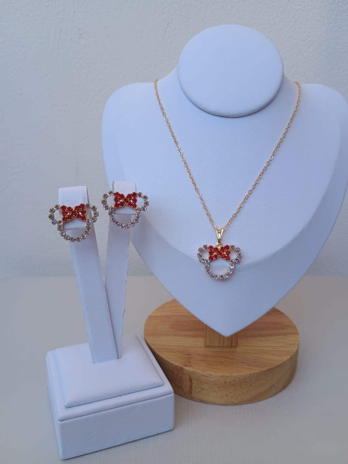 Conjunto da Minnie cravejada