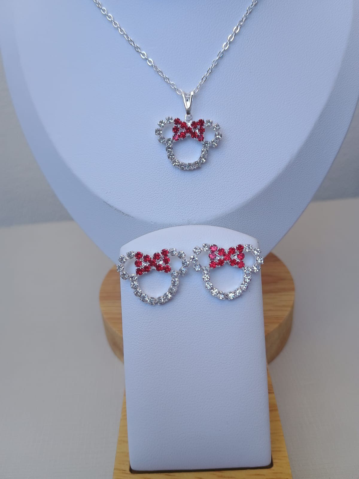 Conjunto Prata da Minnie cravejado com zircônias