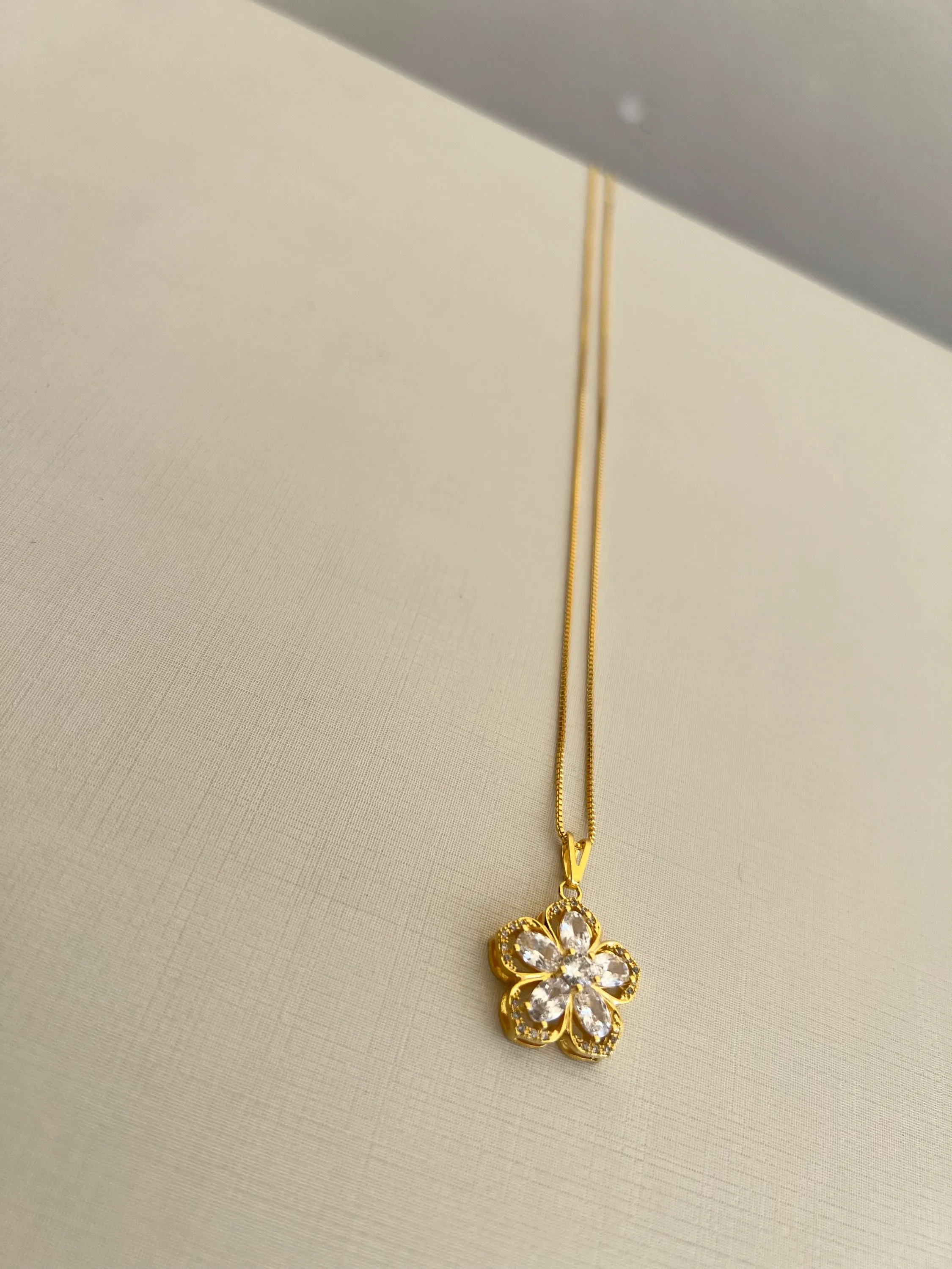 Colar pingente flor