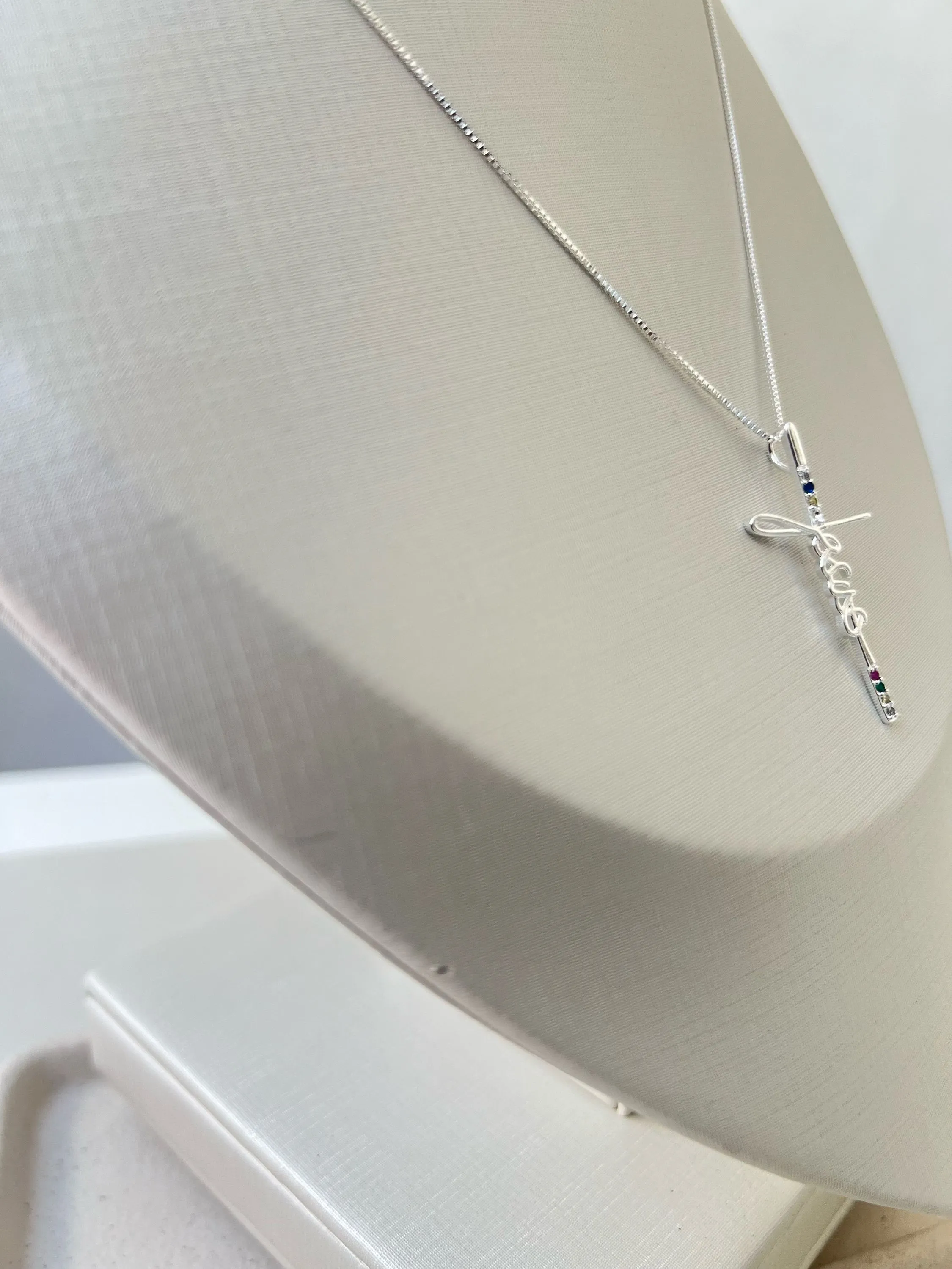 Pulseira pingente com escrita JESUS