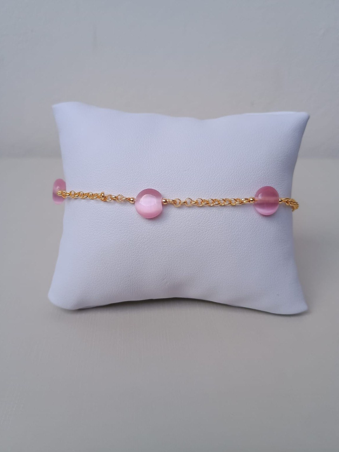 Pulseiras com pedras rosas