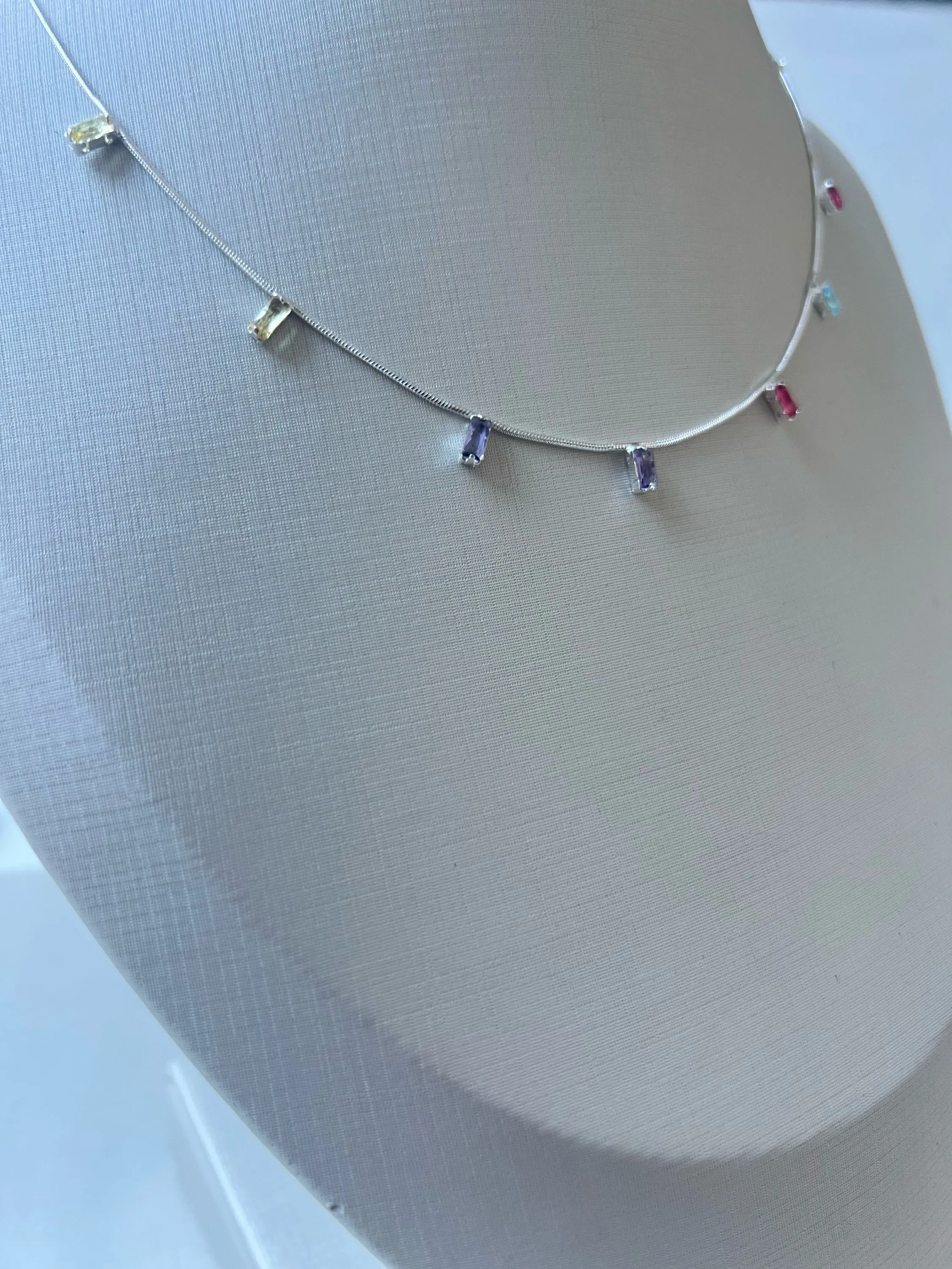 Choker com pontos de luz