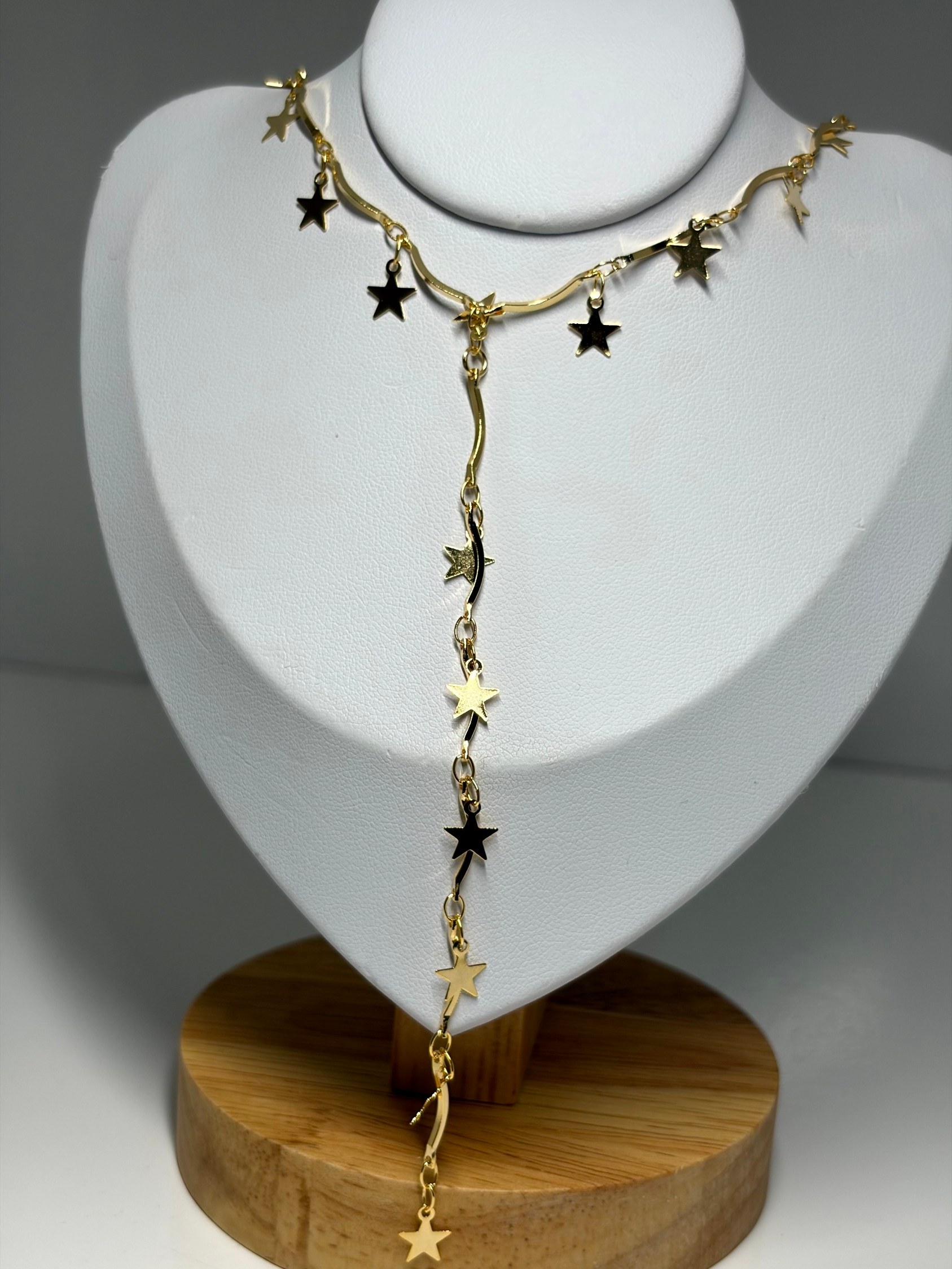 Colar estilo gravatinha de estrela