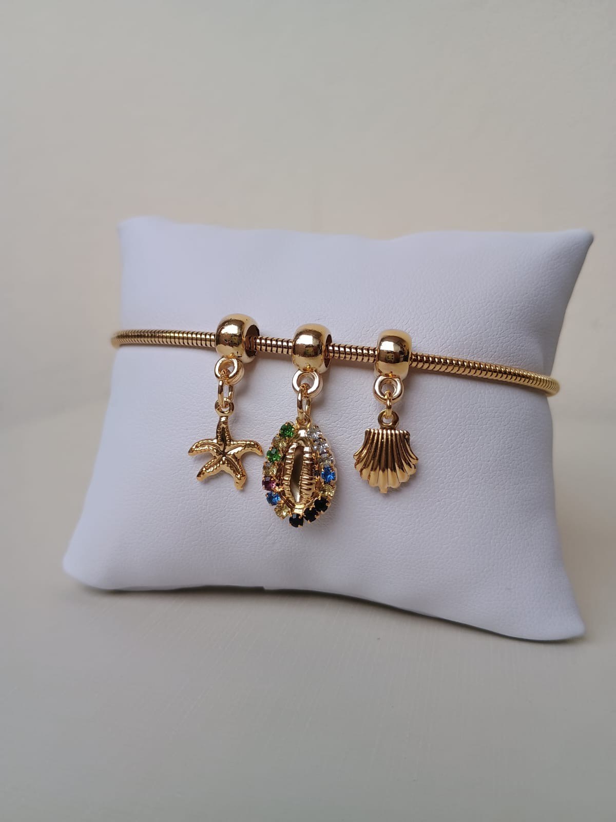 Pulseira com pingentes de praia