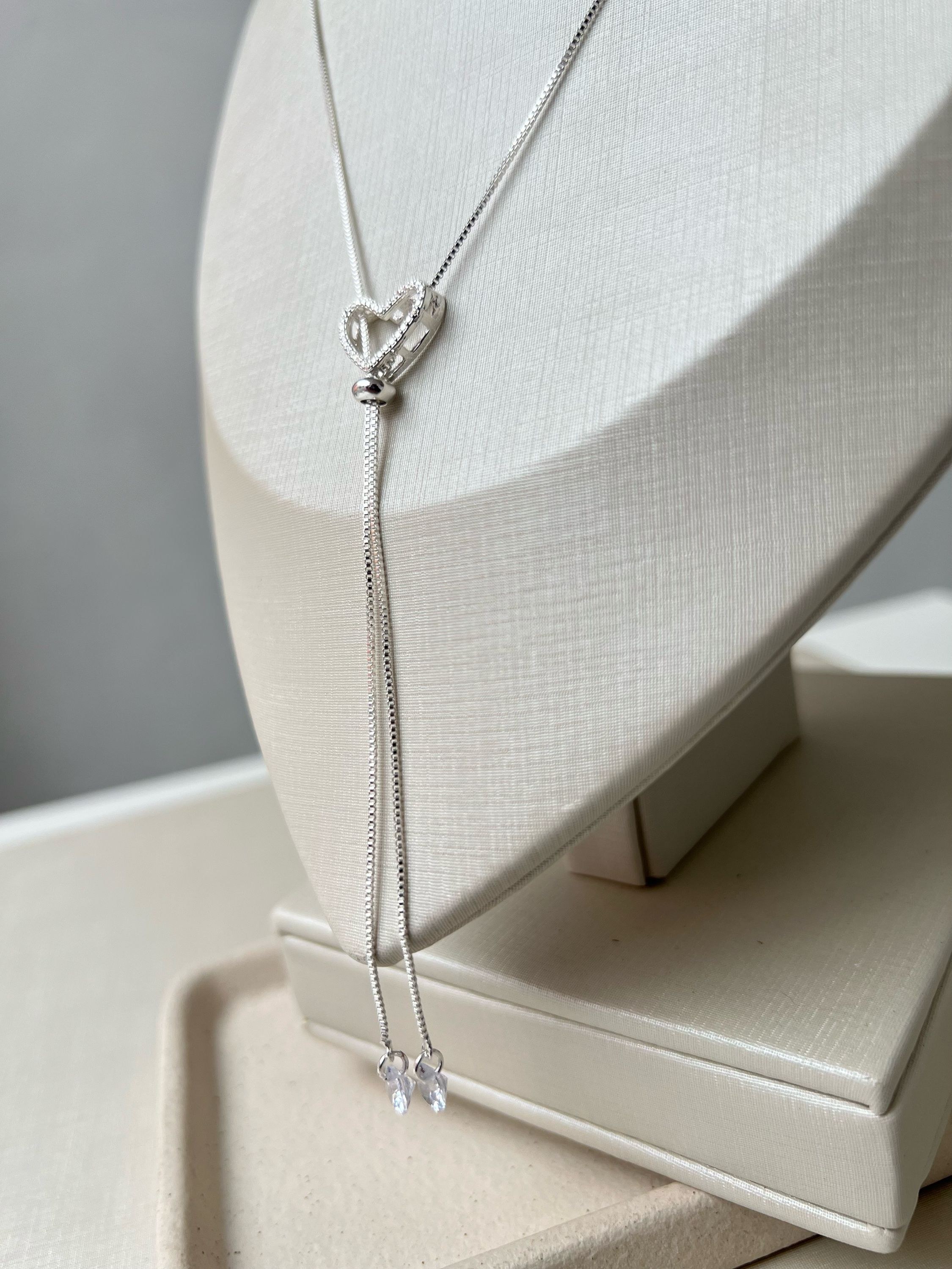 Colar gravatinha pingente coração