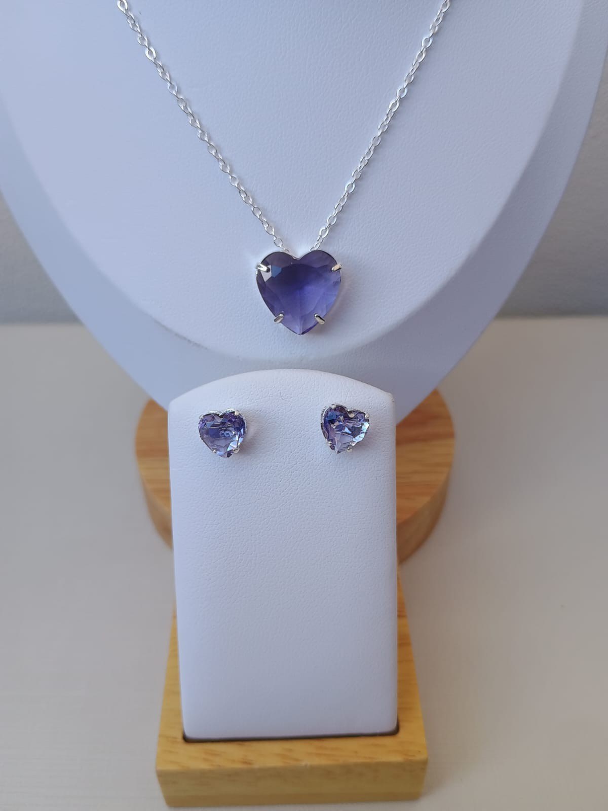 Conjunto prata com coração roxo