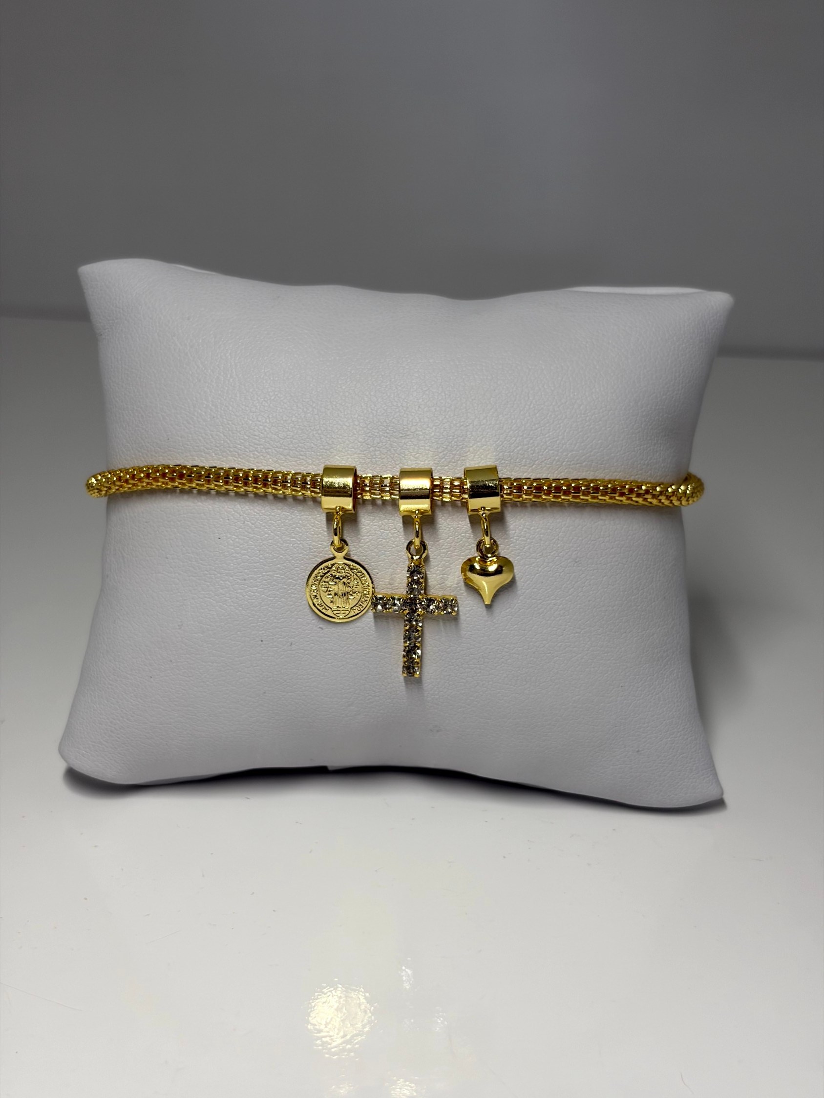 Pulseira com cruz - são bento e coração
