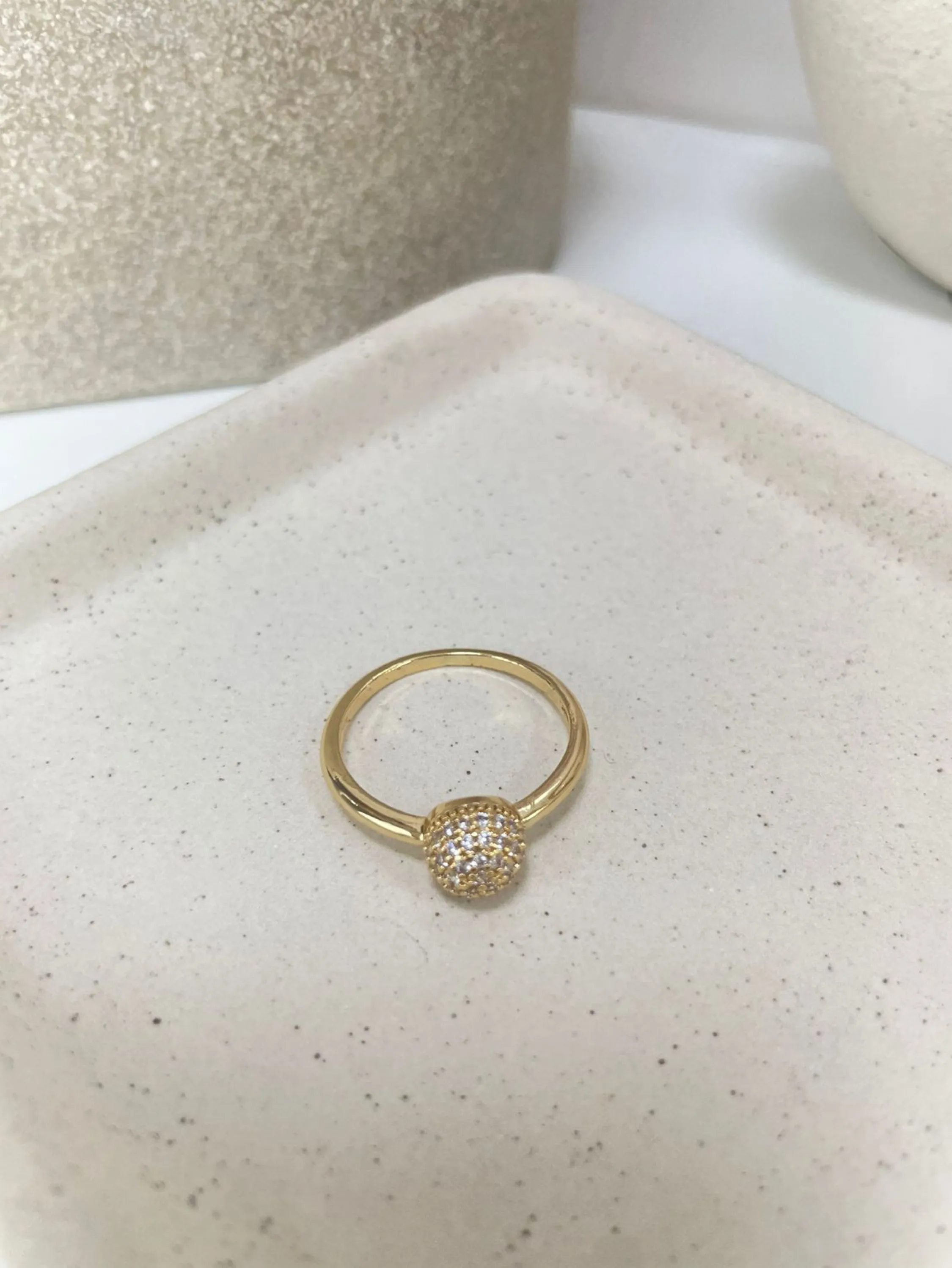 Anel modelo bonita cravejado de strass