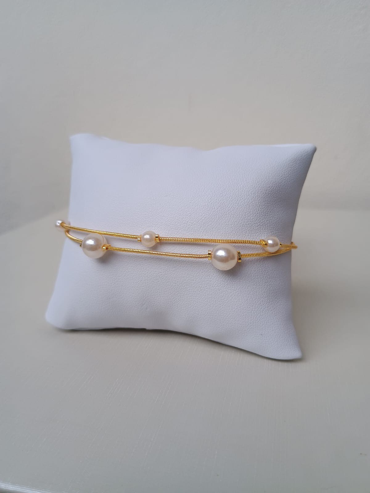 Pulseira dupla com bolinhas pequenas e grandes