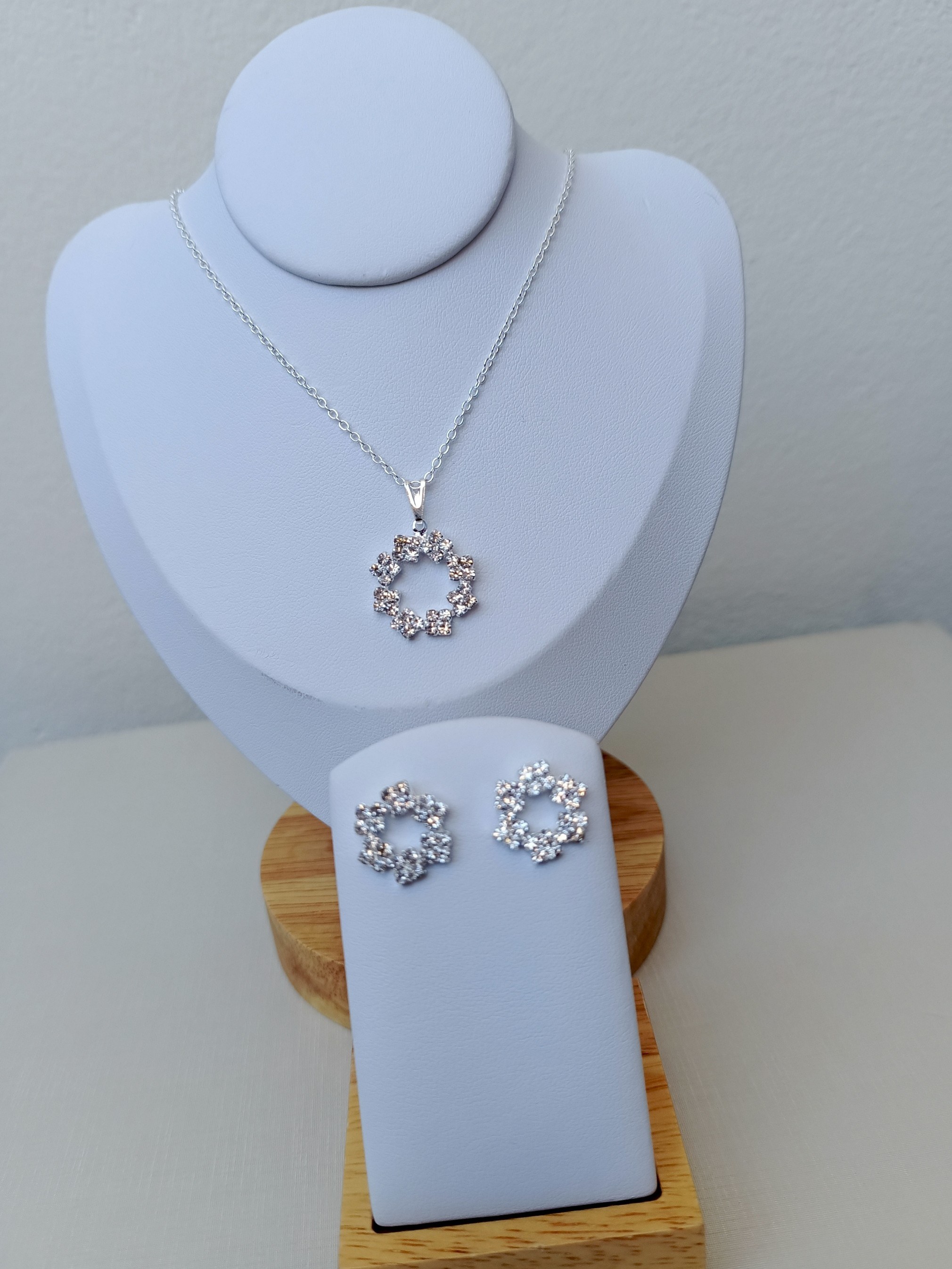 Conjunto prata circular cravejado com zircônias