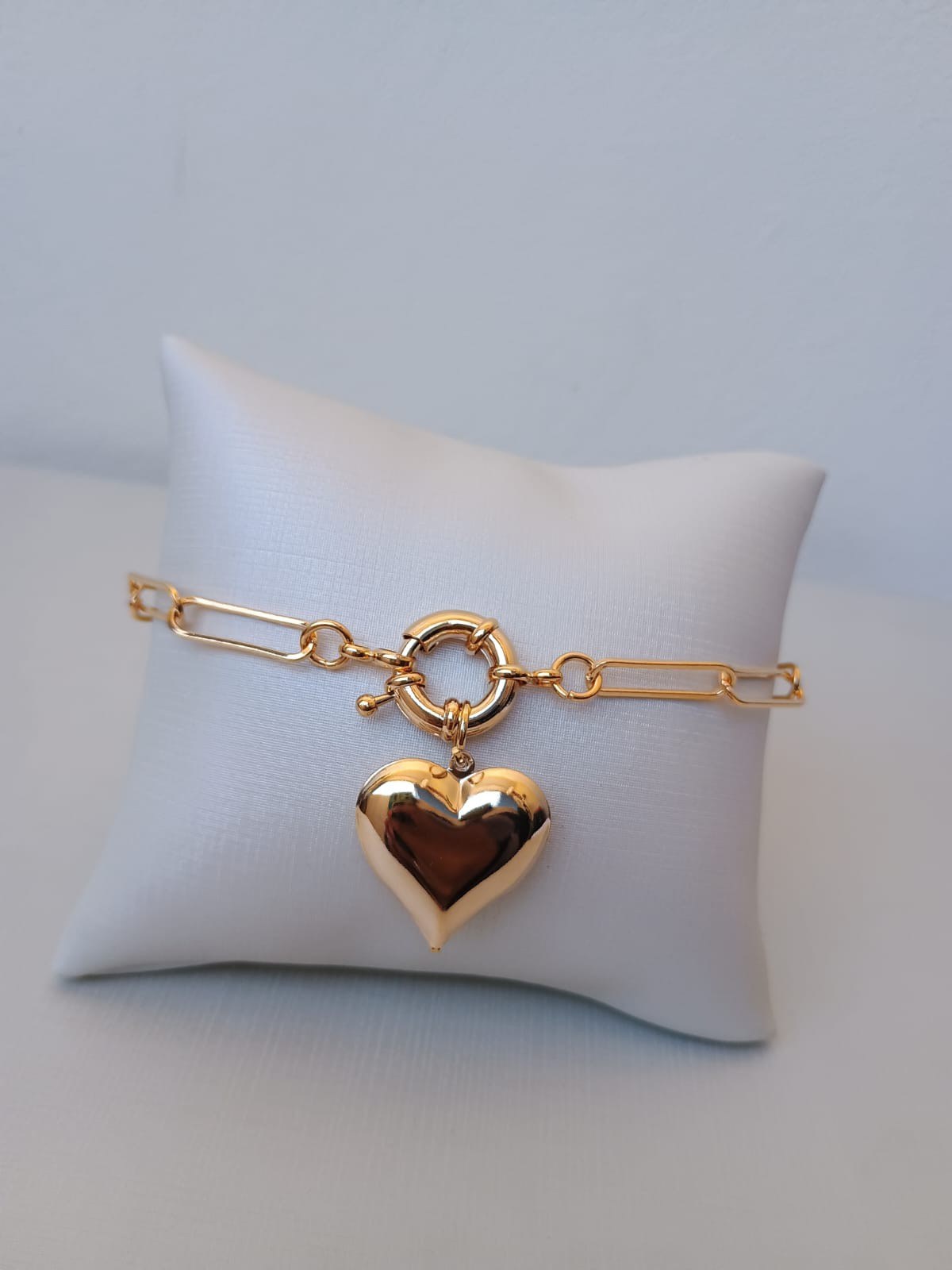 Pulseira com fecho boia com pingente de coração