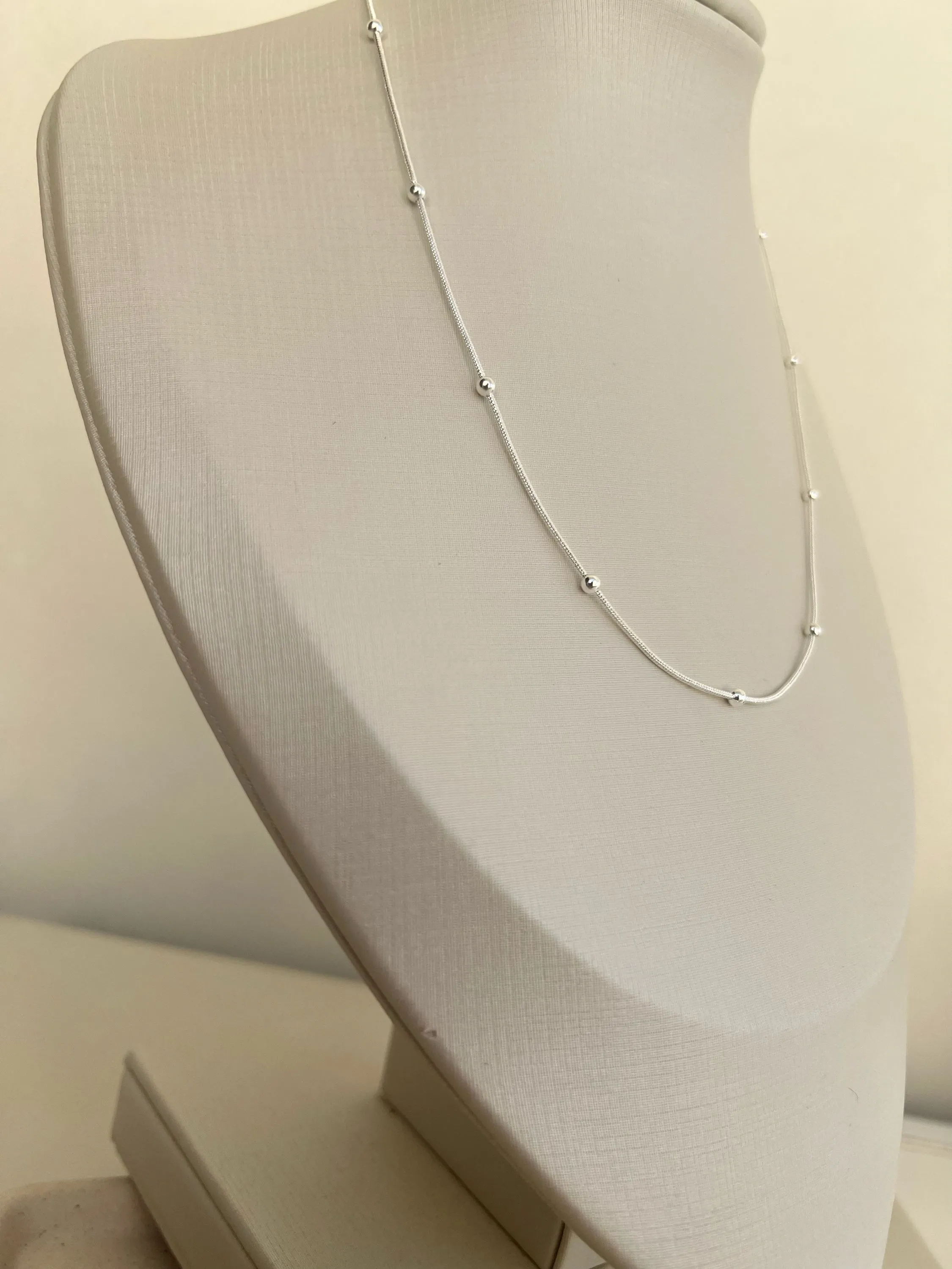 Choker verneziana com bolinhas