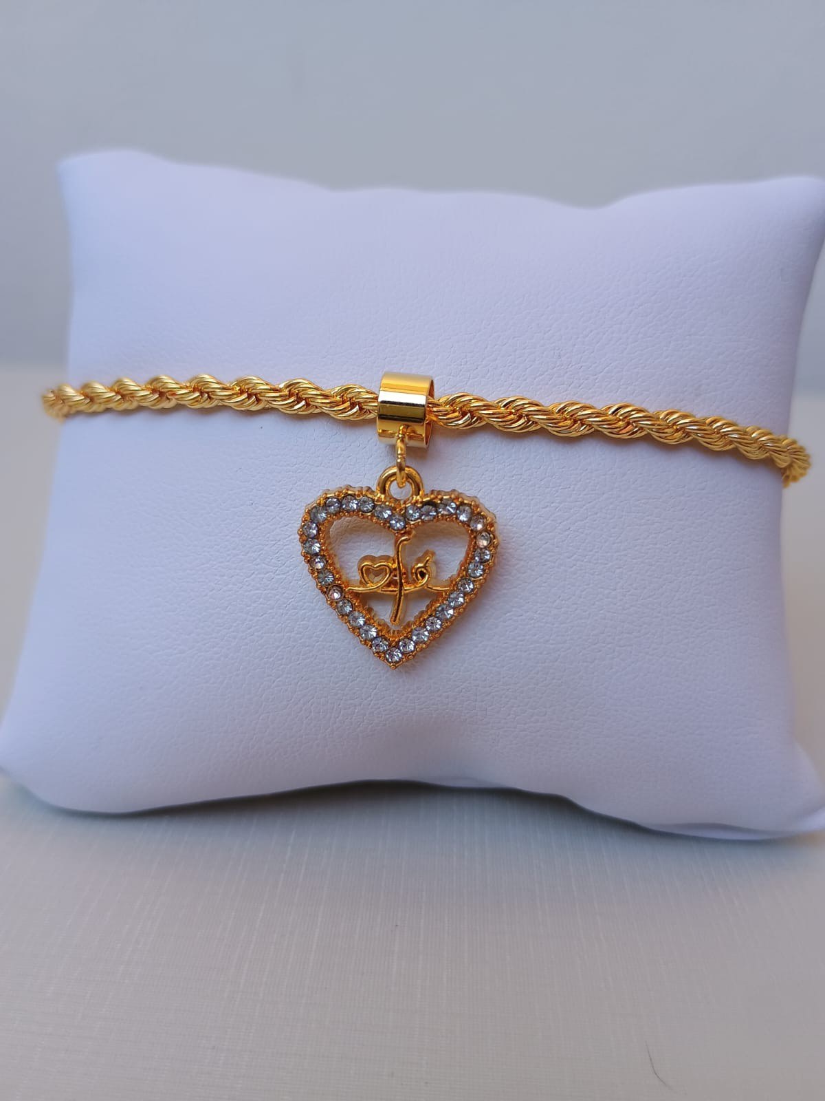 Pulseira com coração cravejado escritório fé