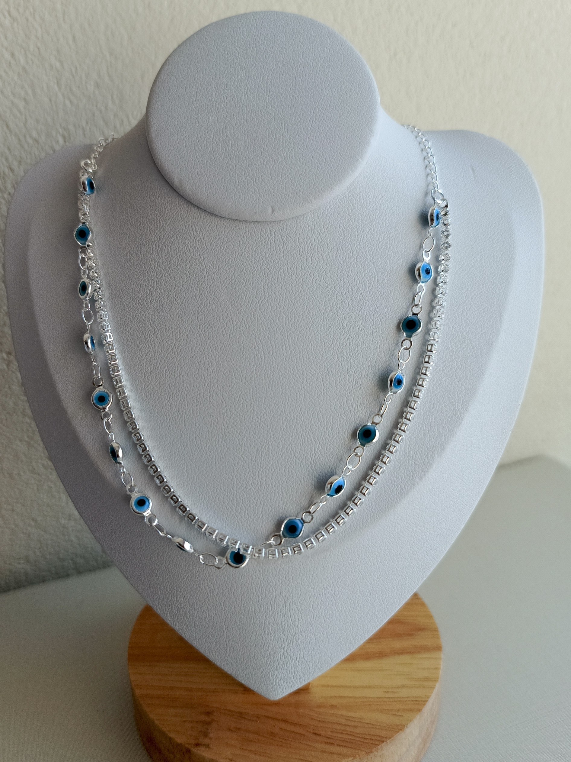 Colar duplo com pingentes de olho grego com peças de strass