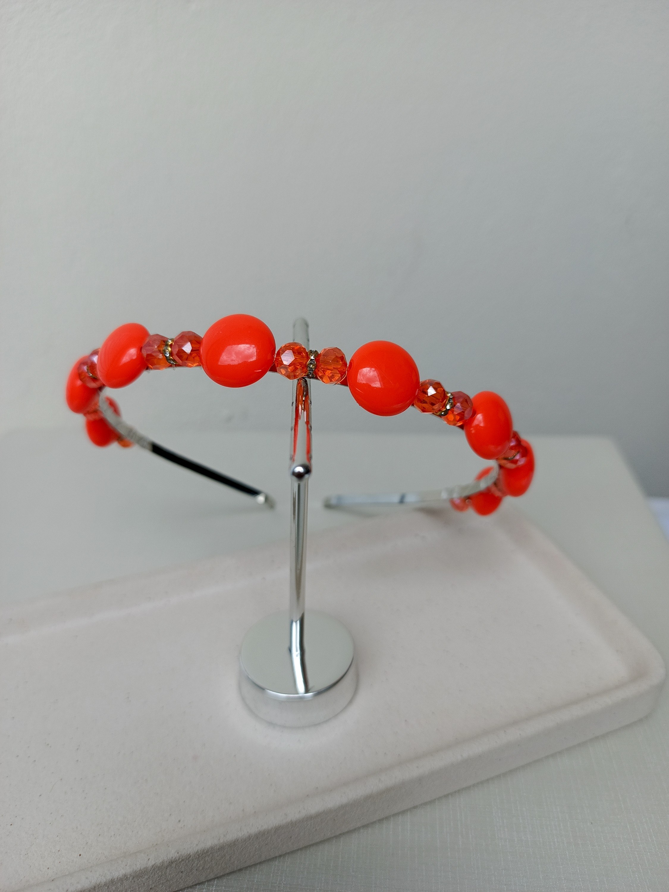 tiara de miçangas laranja