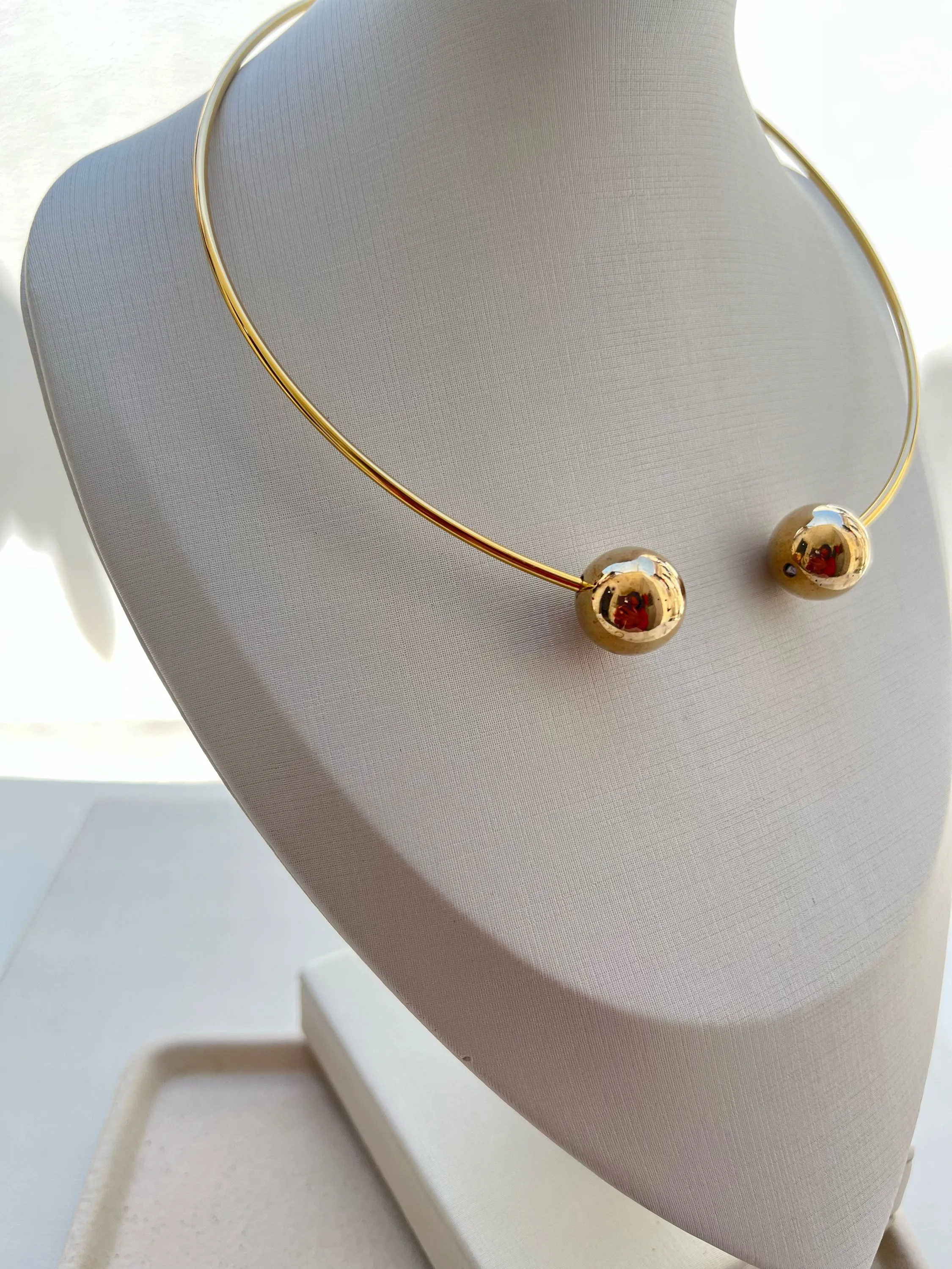 Choker com bolinhas