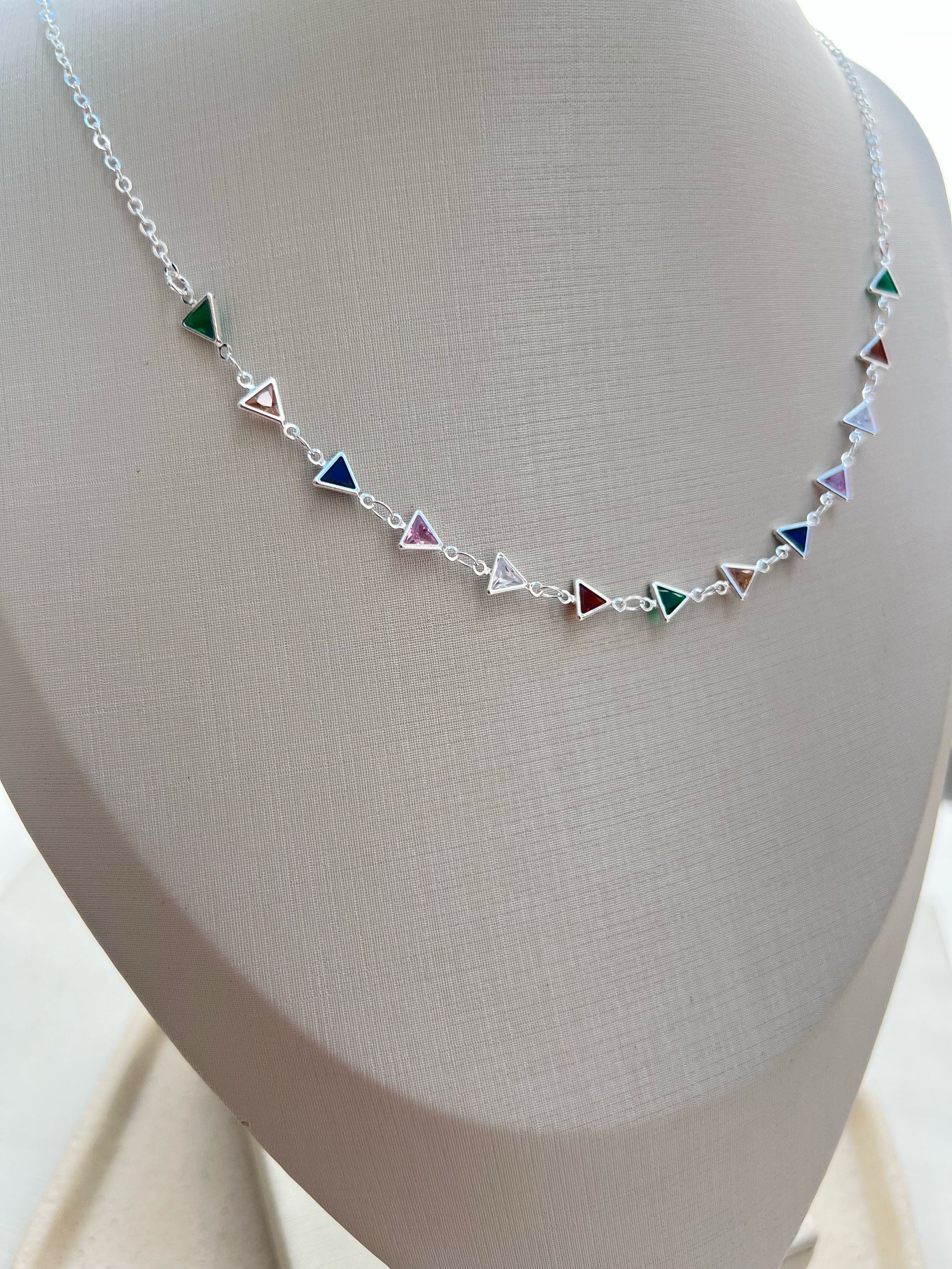 Choker triângulos em strass