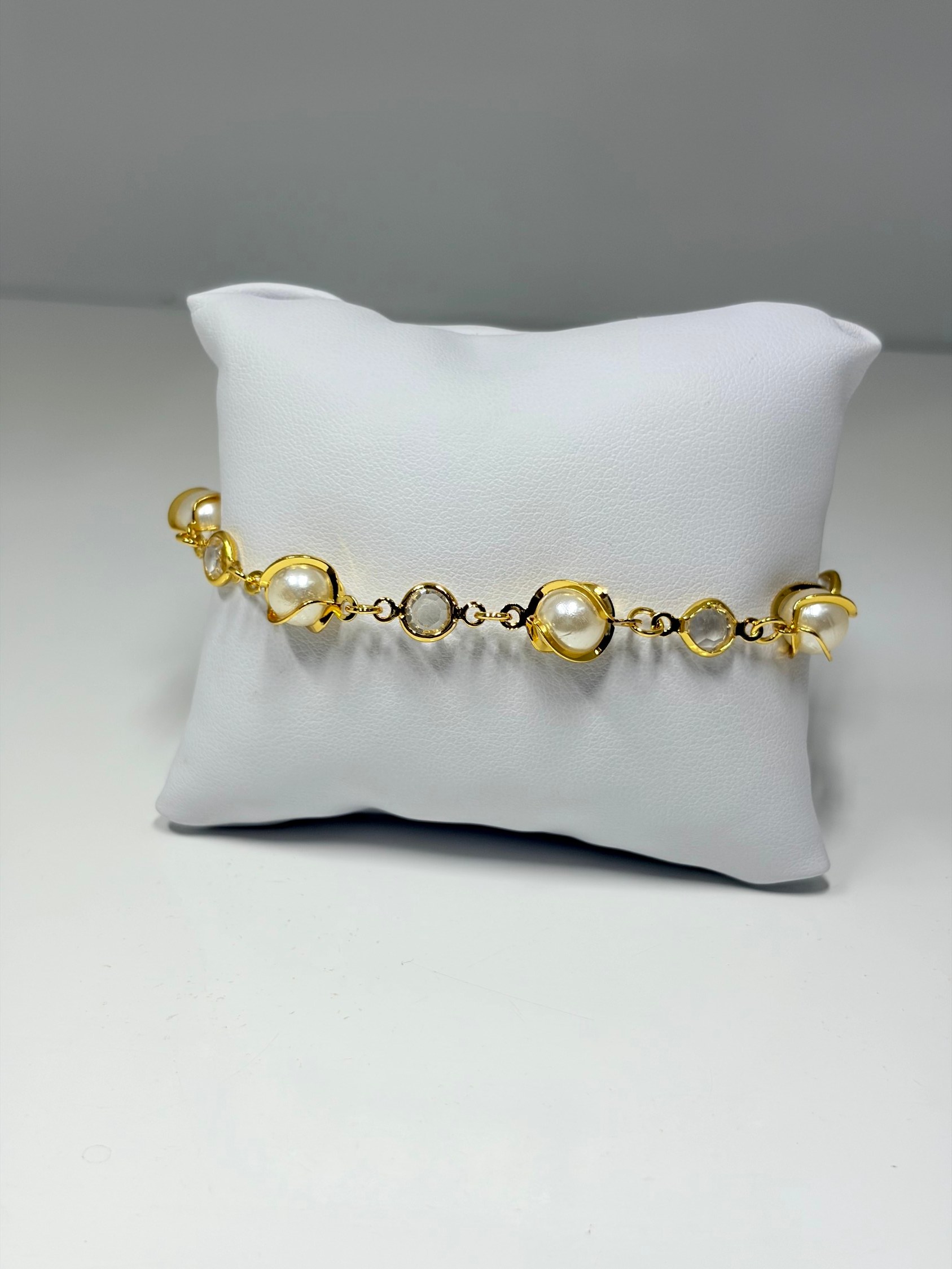 Pulseira com pérolas e cristais