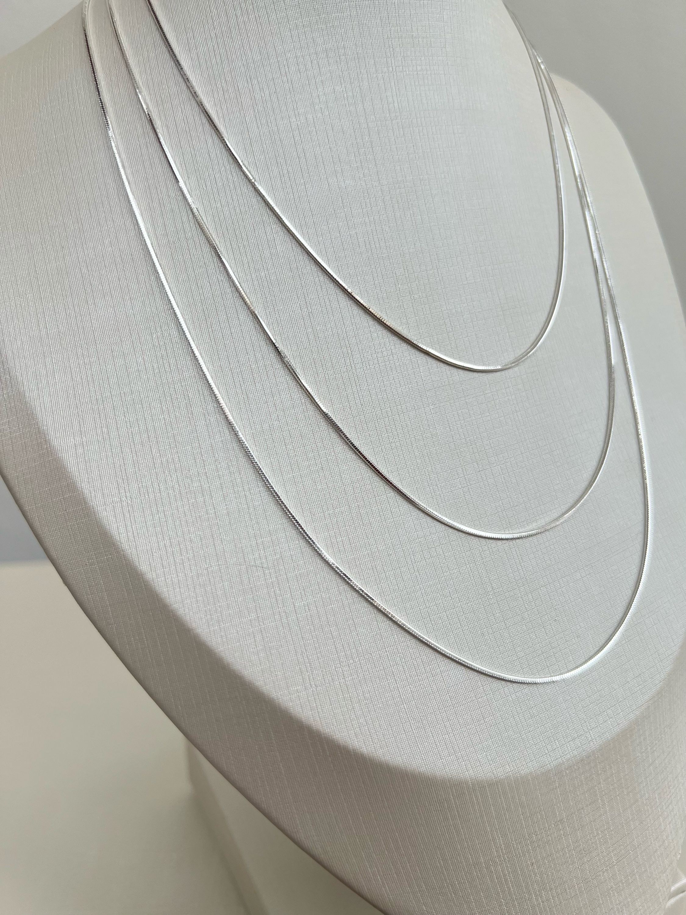 Colar triplo modelo corrente fina