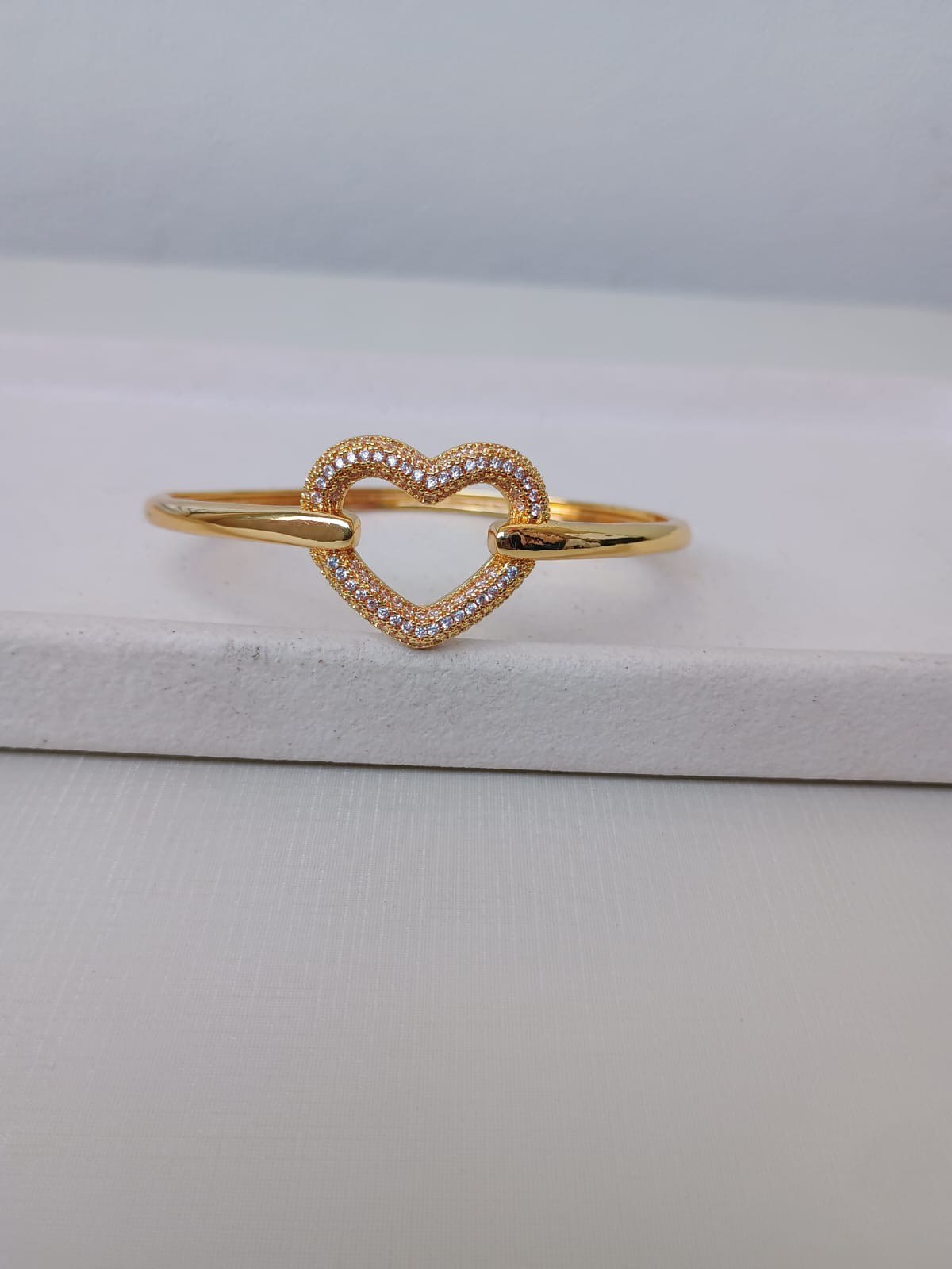 Bracelete com coração vazado