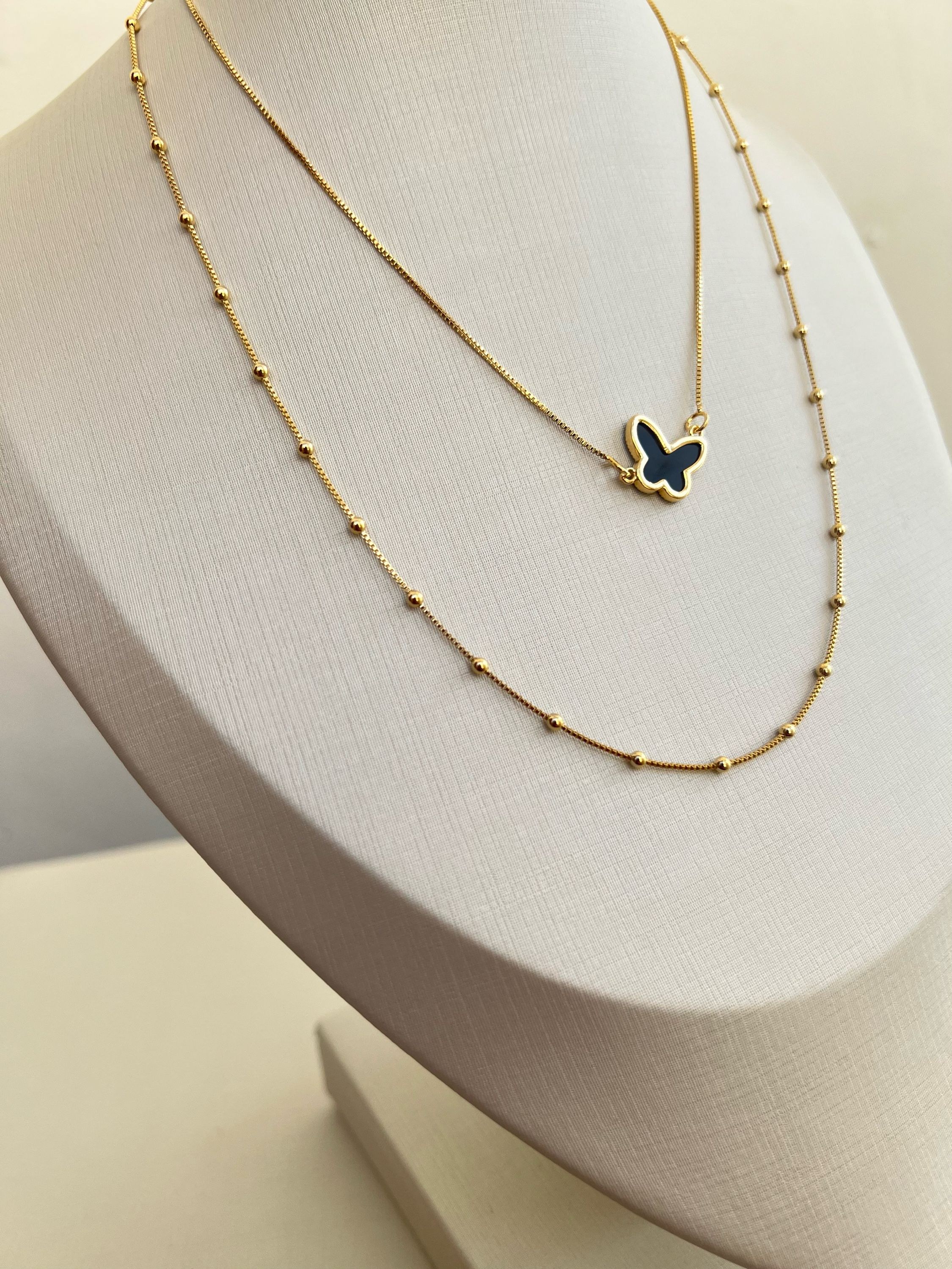Colar duplo detalhe em borboleta